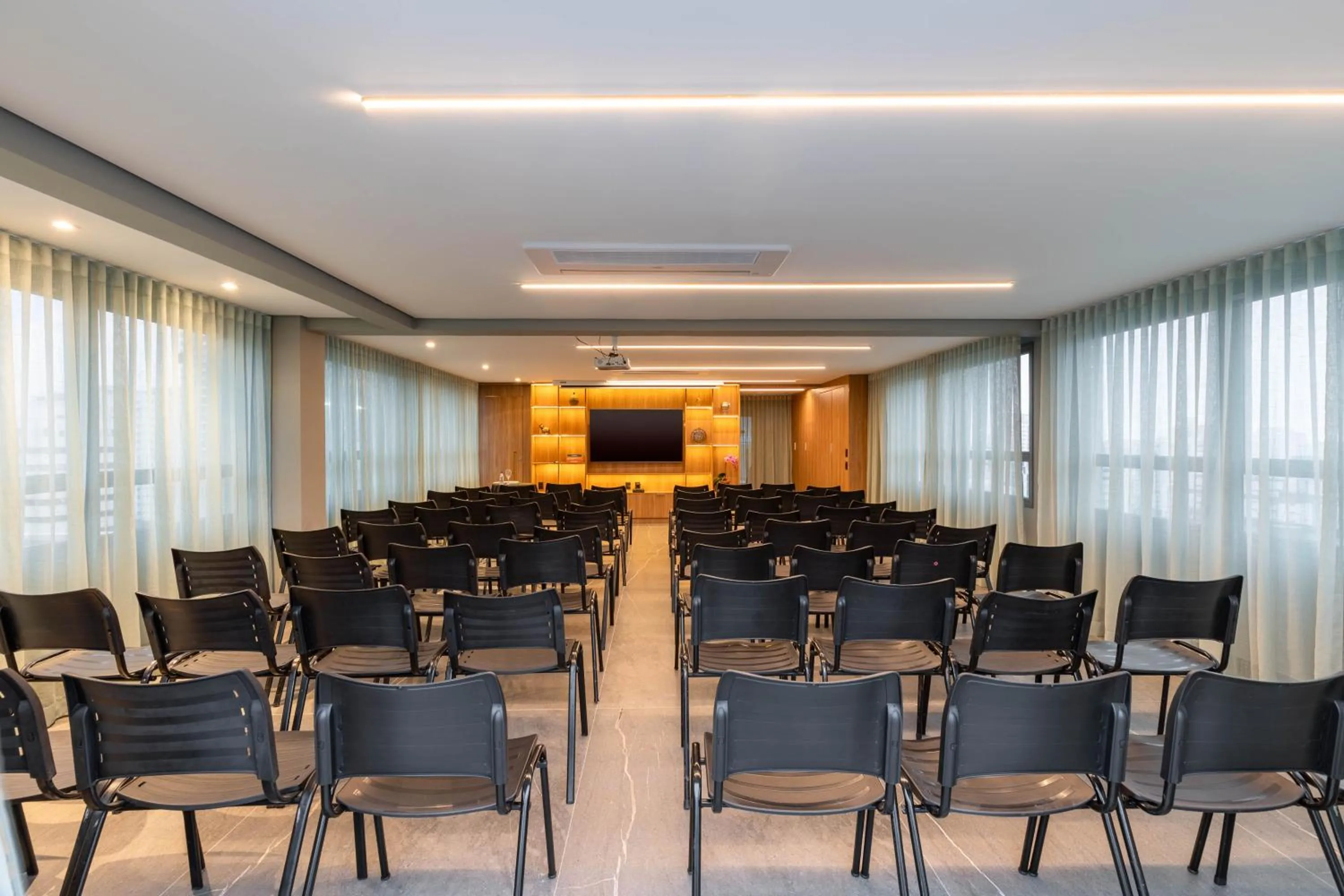Meeting/conference room in Cozzy Premium Paulista Hotel