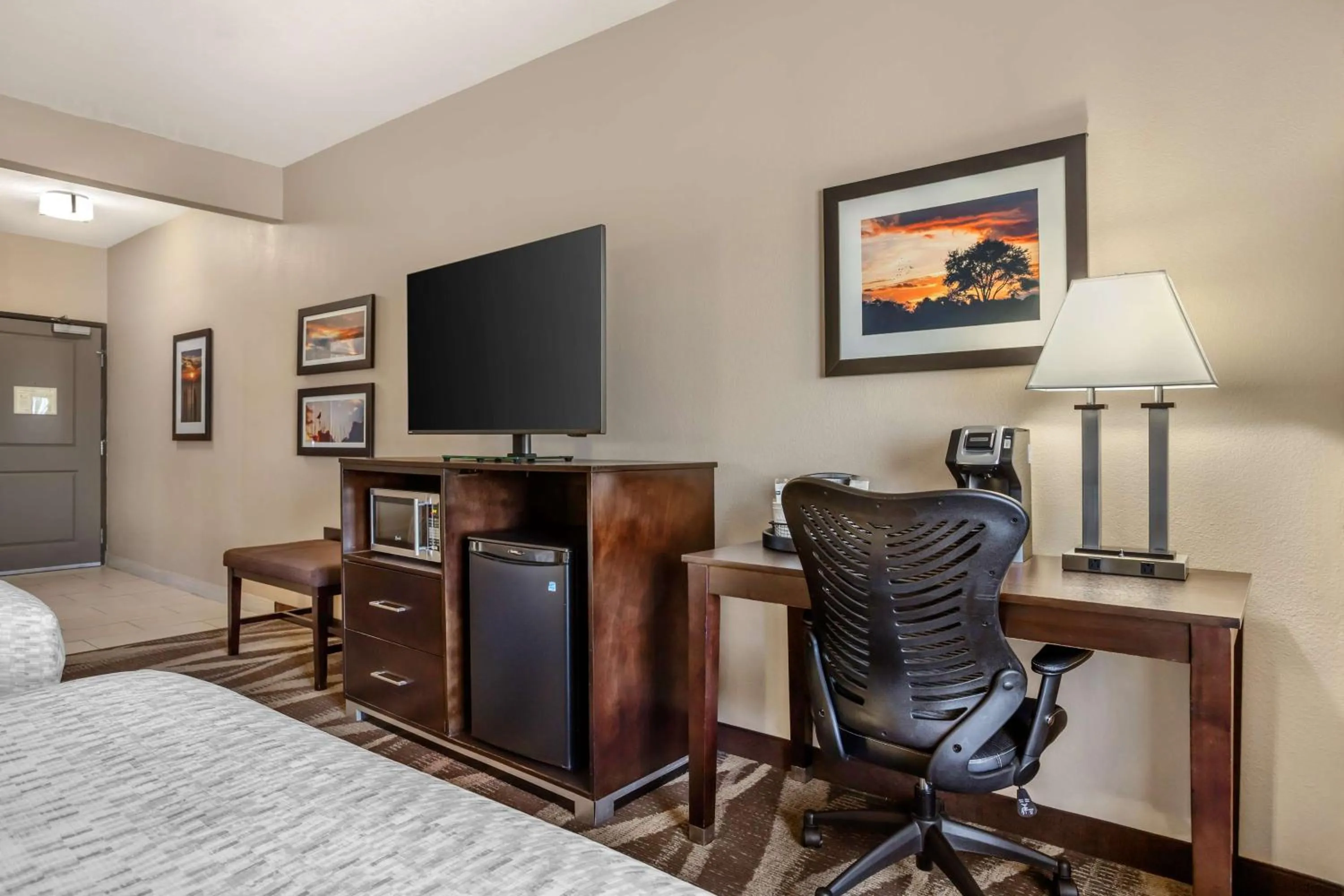 Bedroom, Bed in Best Western Plus Lake Jackson Inn & Suites