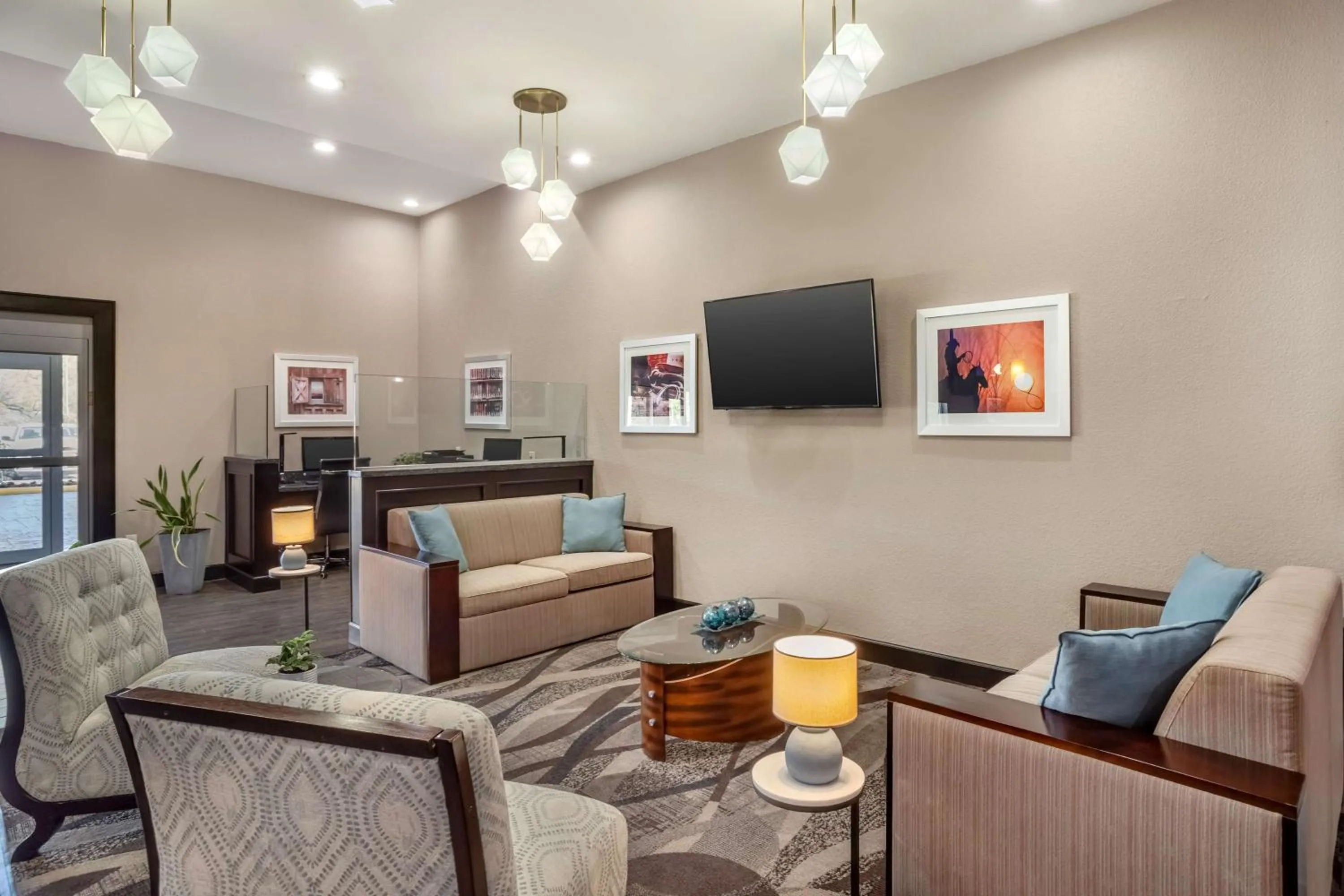 Lobby or reception in Best Western Plus Lake Jackson Inn & Suites