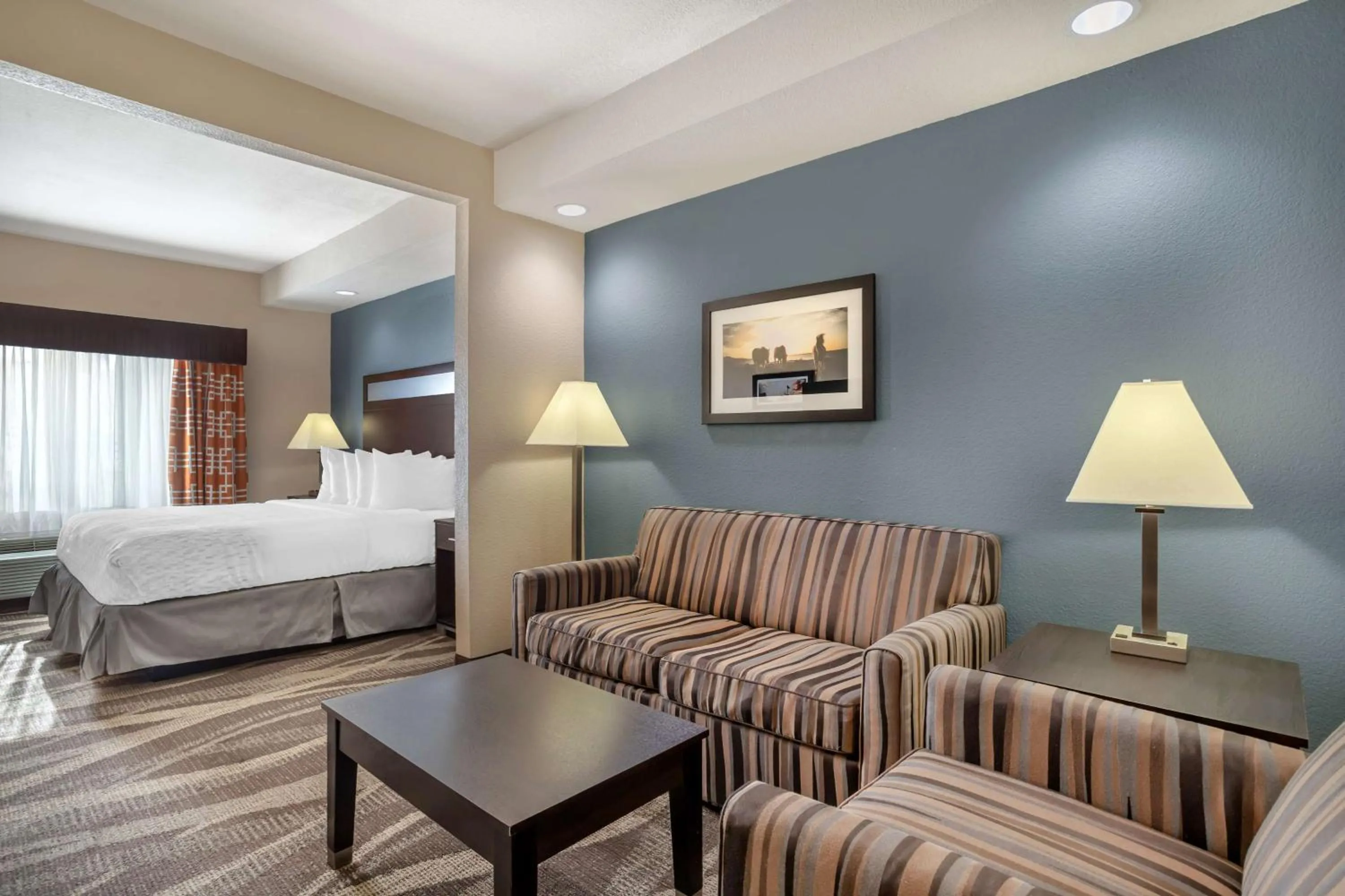 Photo of the whole room, Bed in Best Western Plus Lake Jackson Inn & Suites
