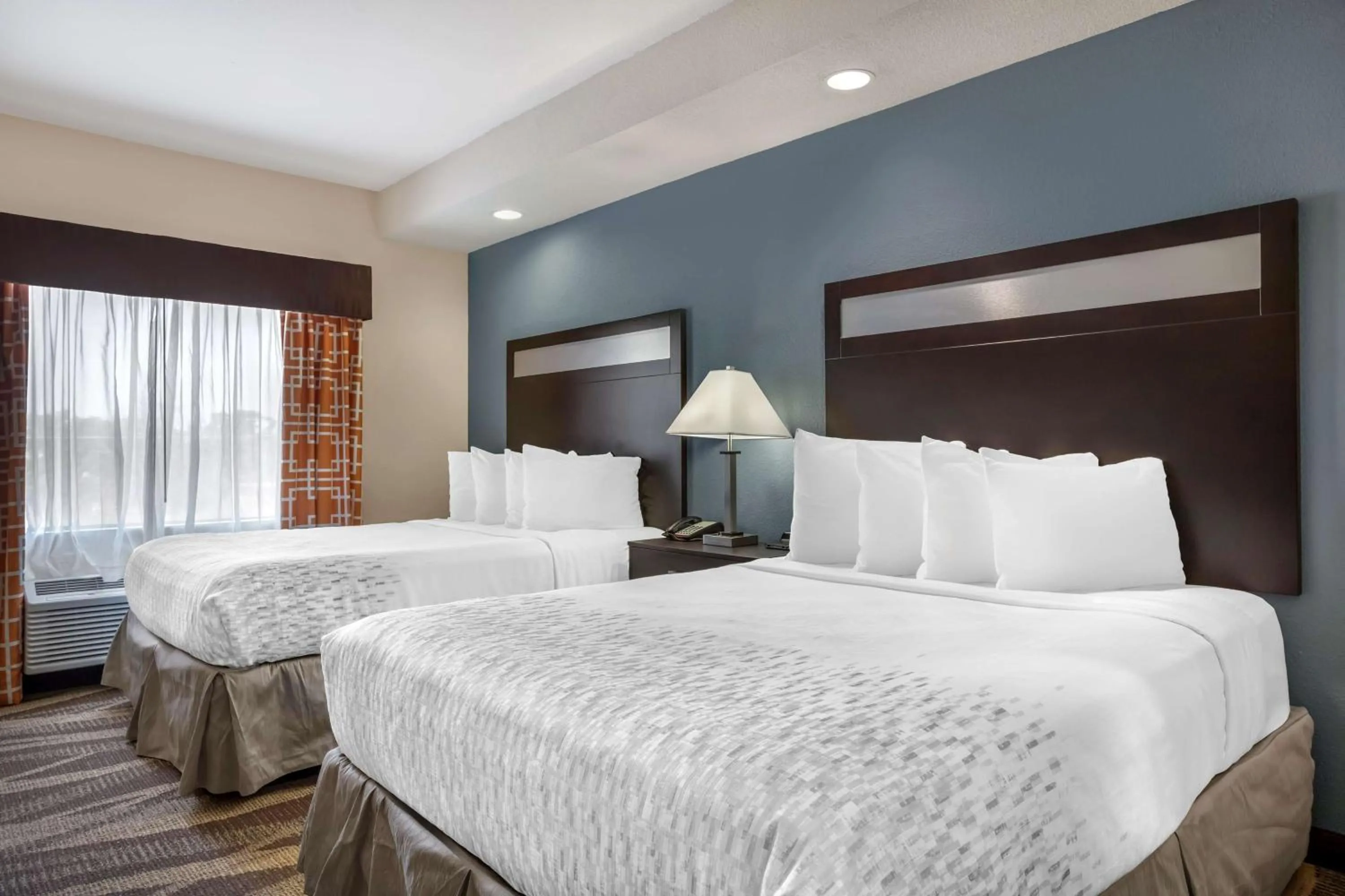 Photo of the whole room, Bed in Best Western Plus Lake Jackson Inn & Suites