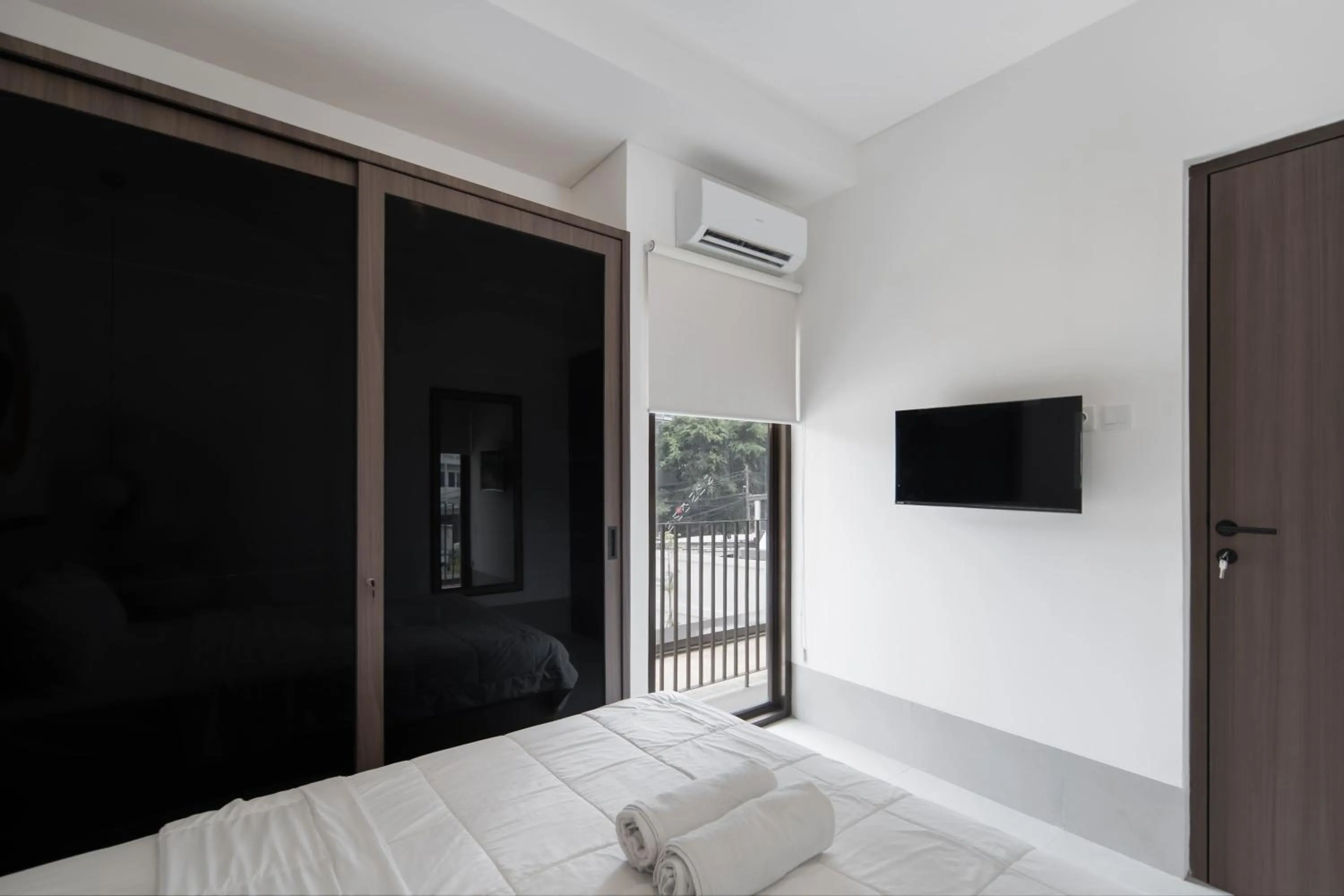 Bedroom, Bed in Cove Dra House