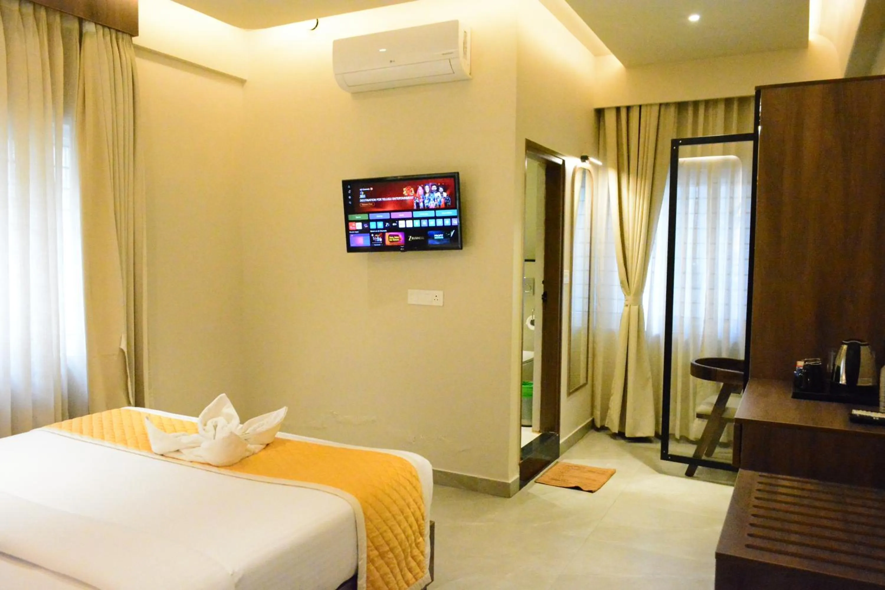 Communal lounge/ TV room, Bed in Hotel Muthahalli Grand
