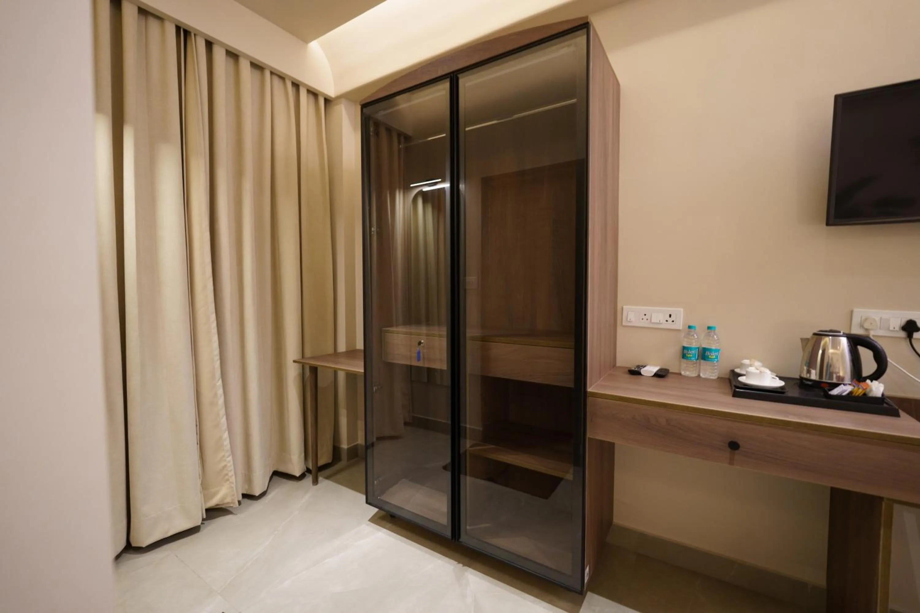 TV and multimedia in Hotel Muthahalli Grand