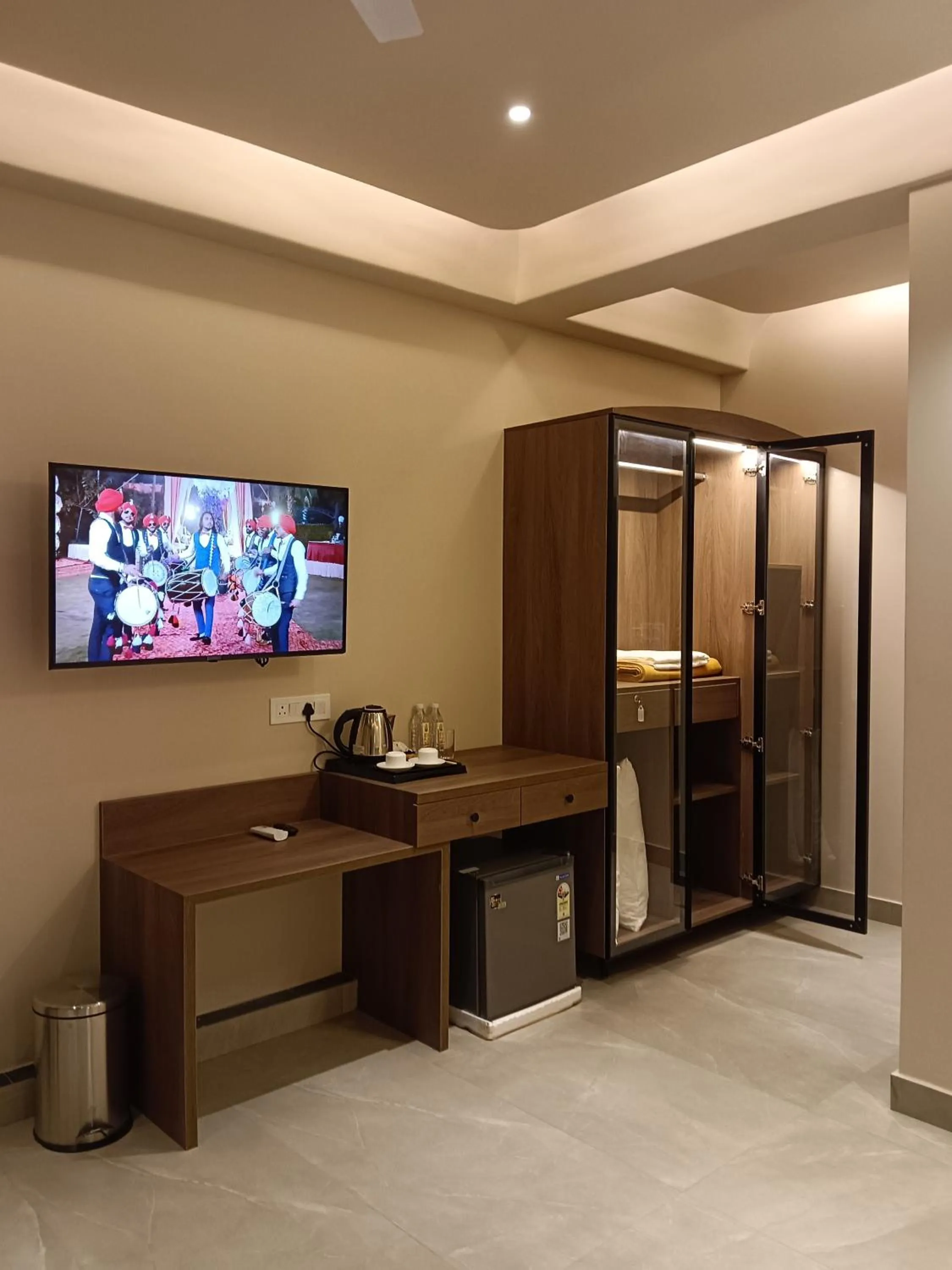 TV and multimedia in Hotel Muthahalli Grand
