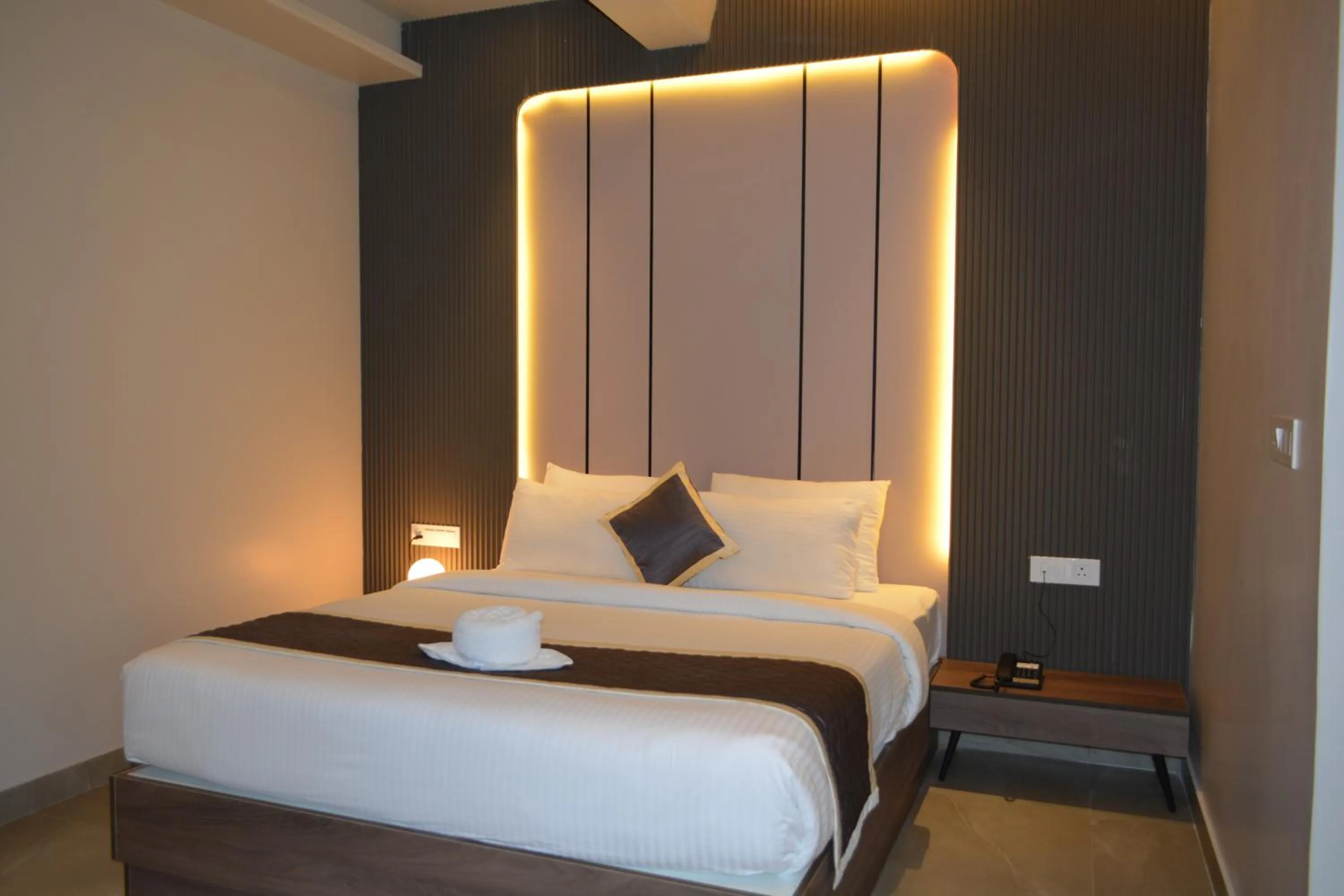 Bed in Hotel Muthahalli Grand