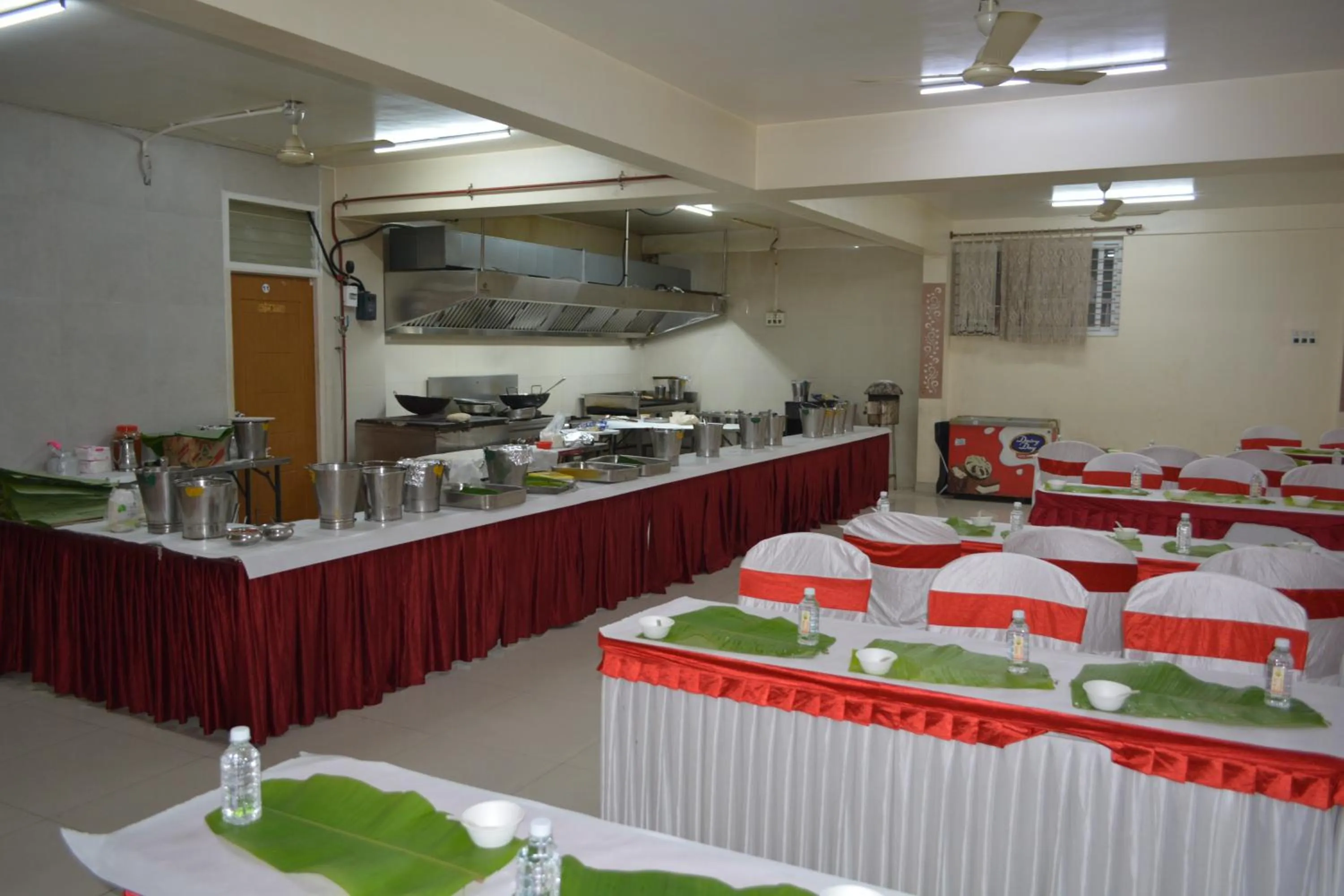 Restaurant/places to eat in Hotel Muthahalli Grand
