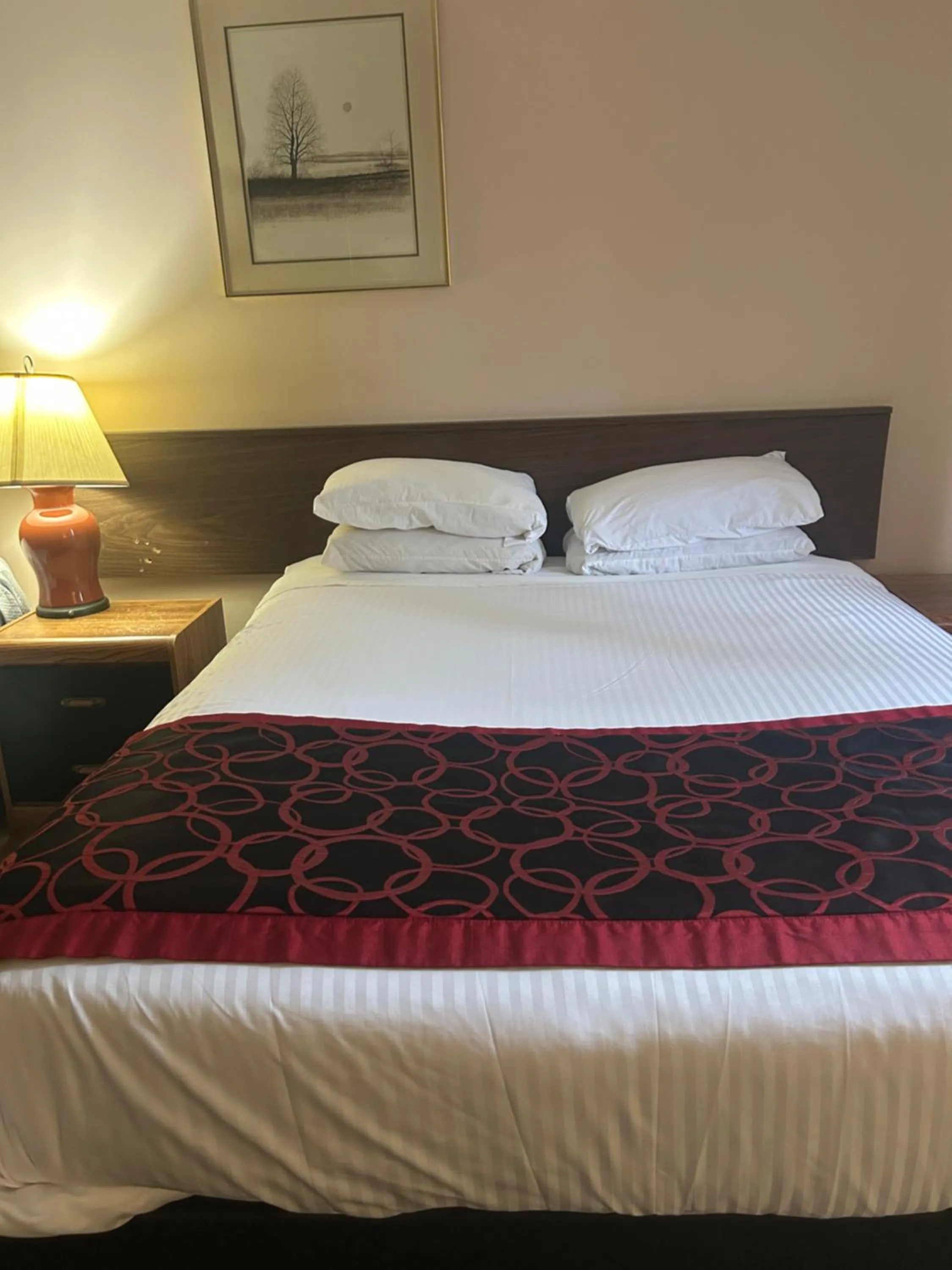 Bed in Villagers Inn