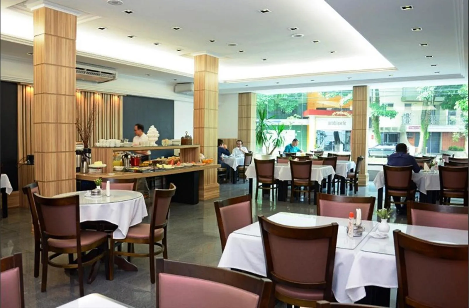 Restaurant/places to eat in Castel Plaza Hotel