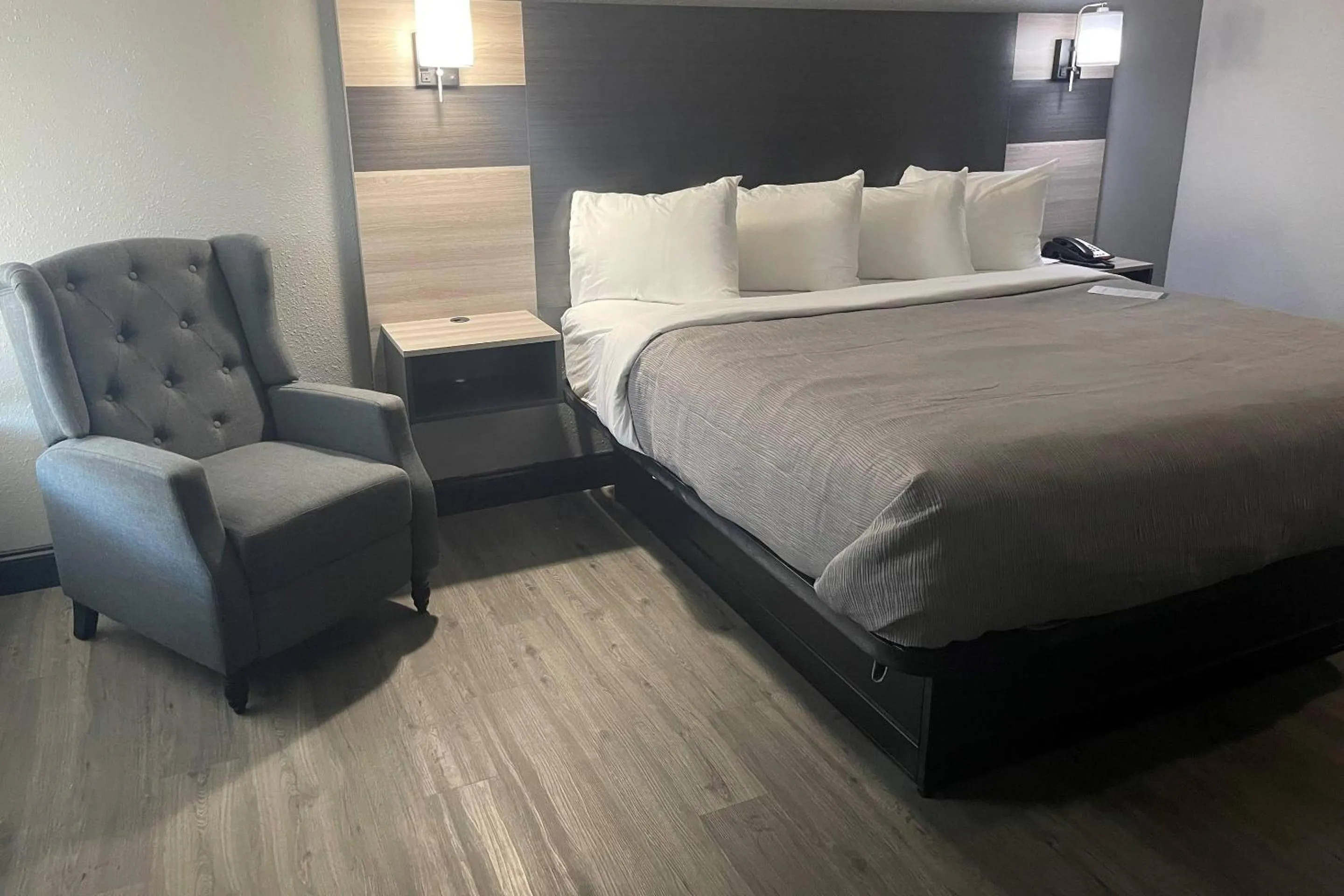 Bedroom, Bed in Quality Suites Abilene Mall Area