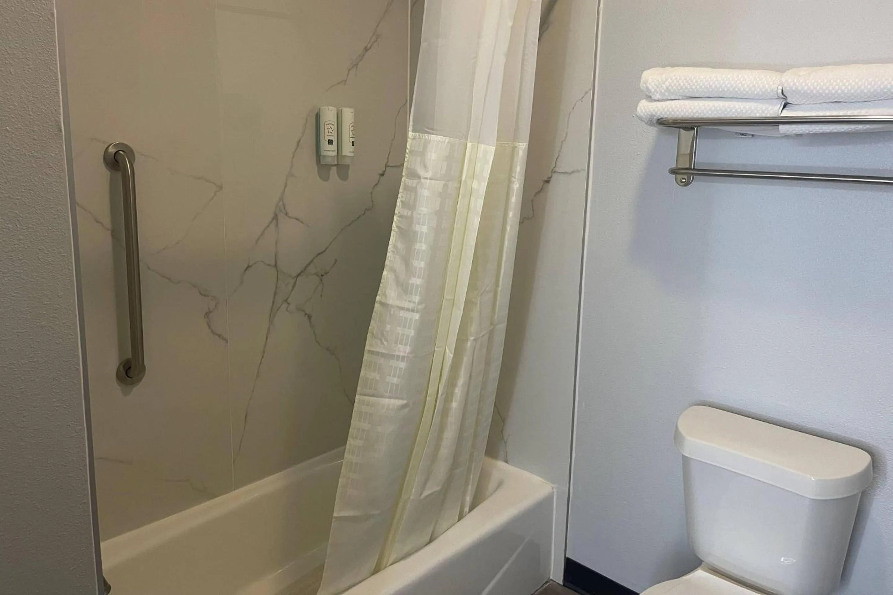 Bedroom in Quality Suites Abilene Mall Area