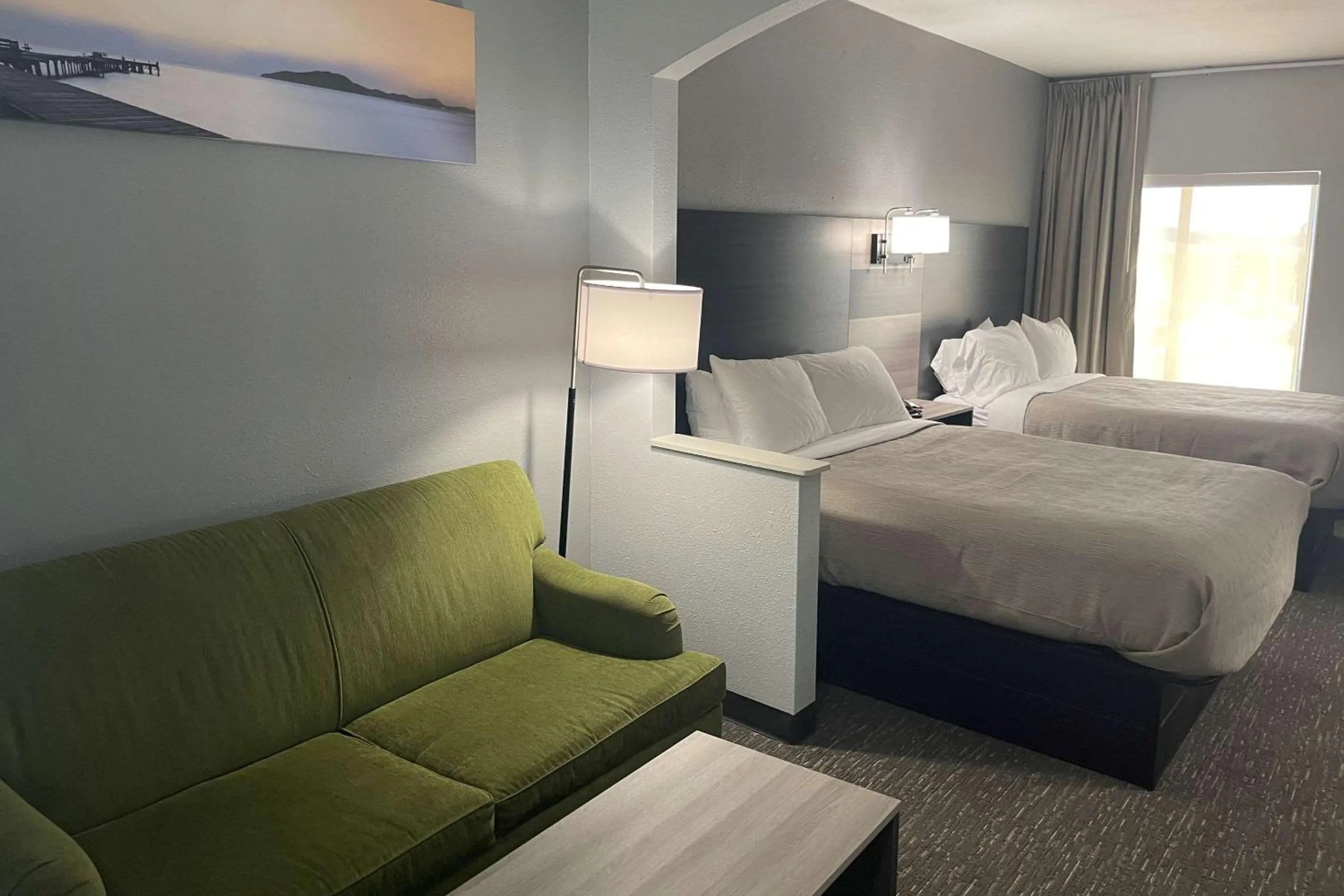 Bedroom in Quality Suites Abilene Mall Area