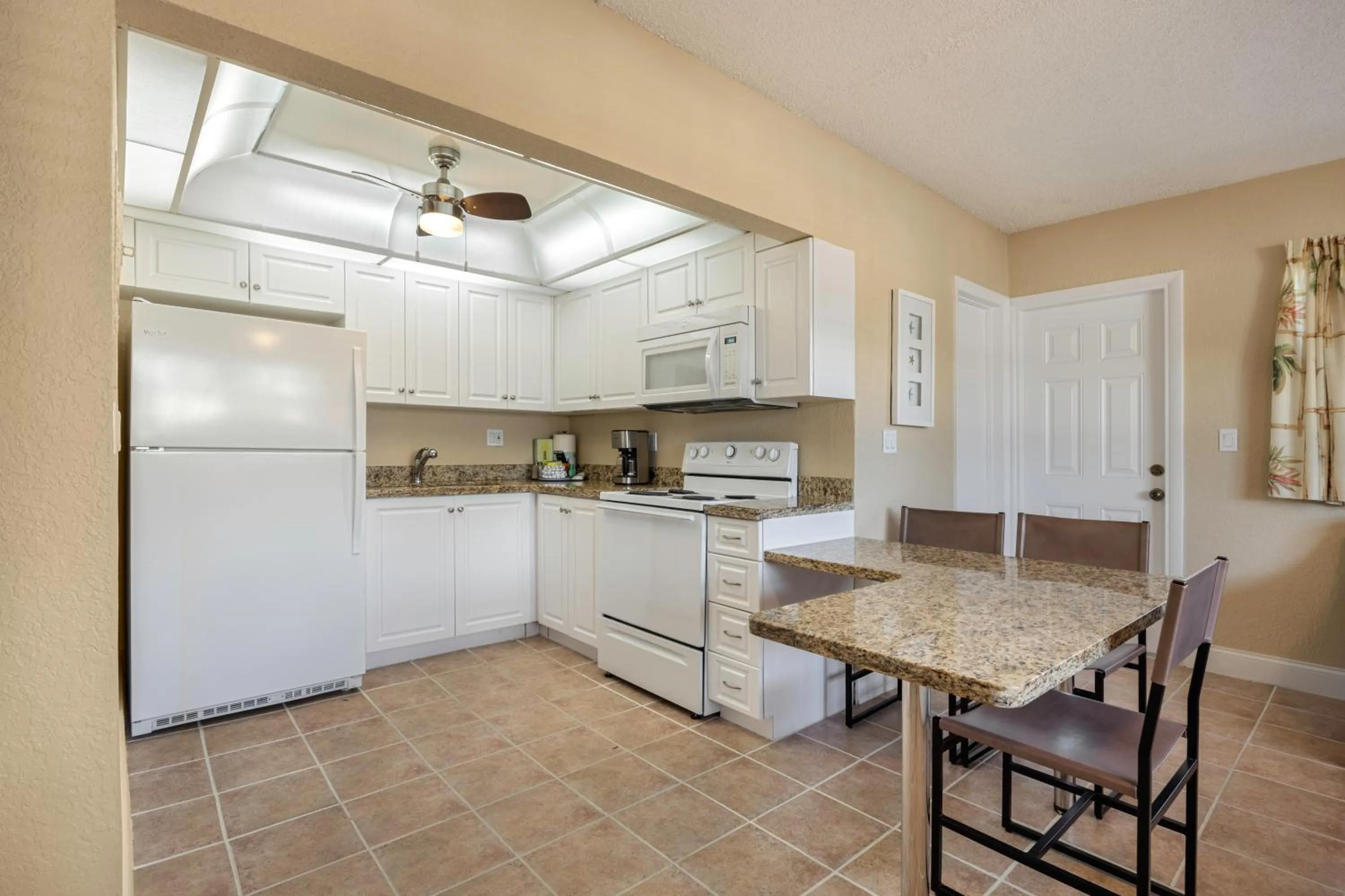 Kitchen or kitchenette in Coconut Bay Resort