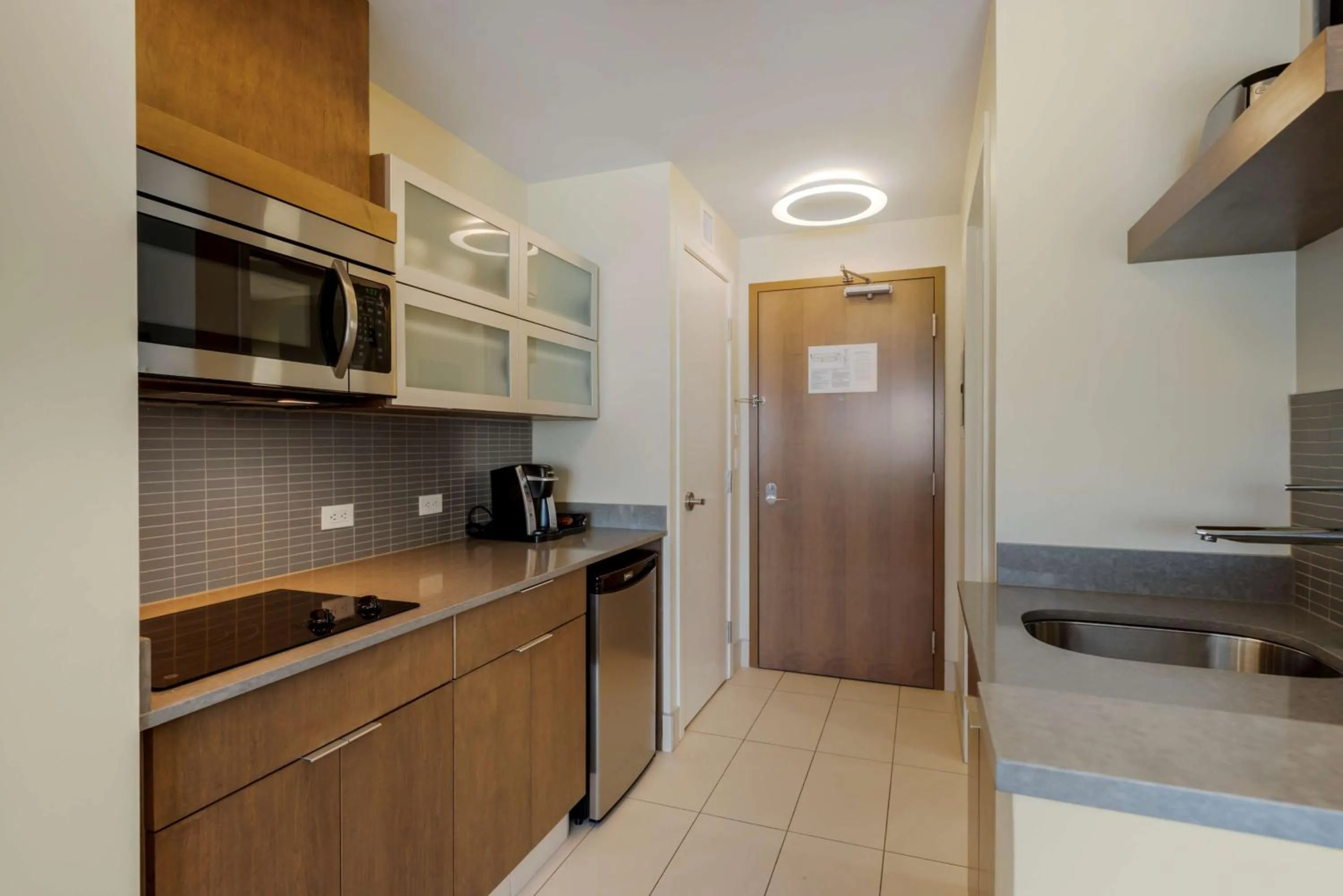 Kitchen or kitchenette in Best Western Plus Sawridge Suites