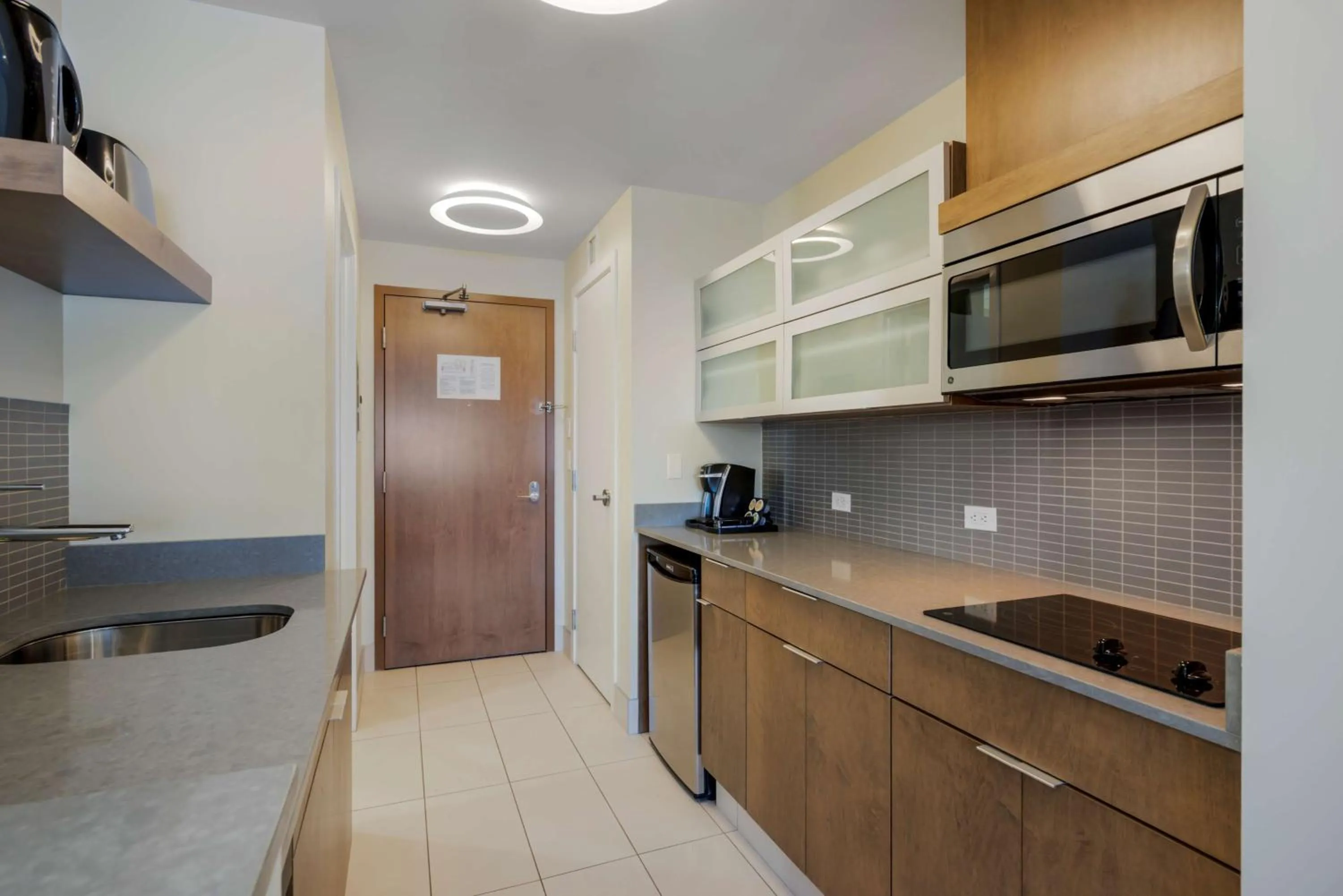 Kitchen or kitchenette in Best Western Plus Sawridge Suites