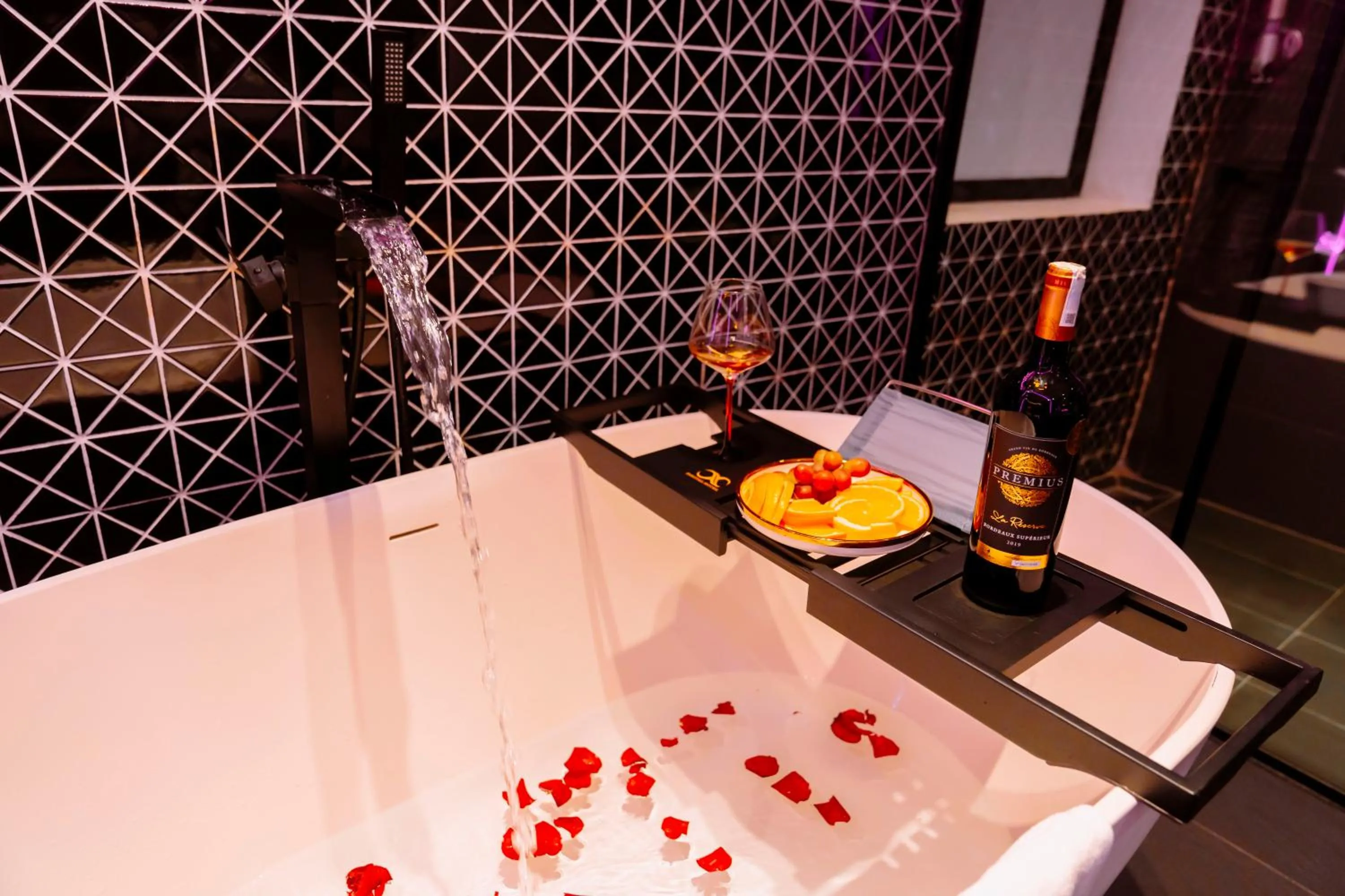 Toilet in X-Digital HOTEL