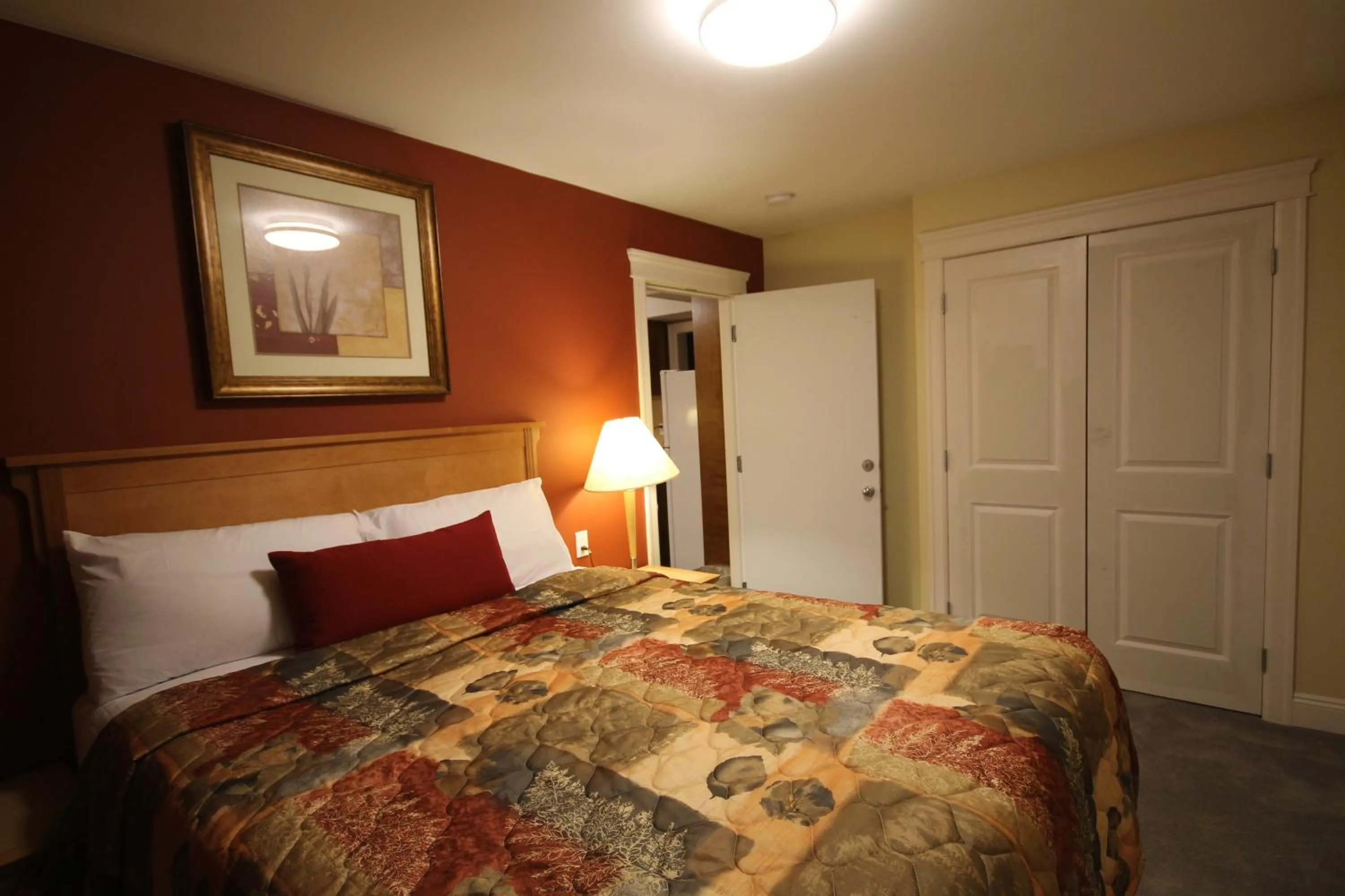 Photo of the whole room in Sahara Suites