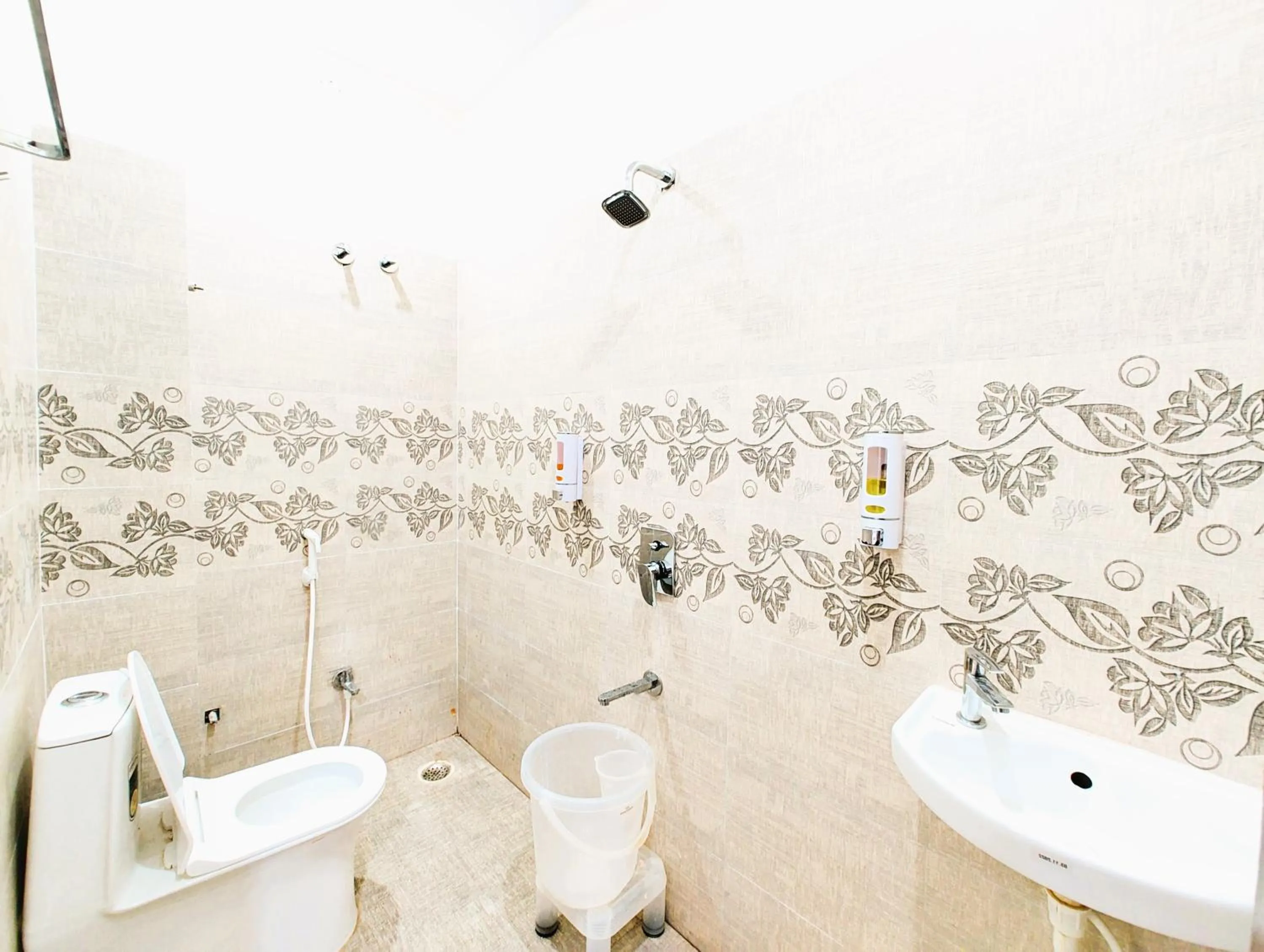 Bathroom in Hotel Hima-Aksh cottages In Sigri