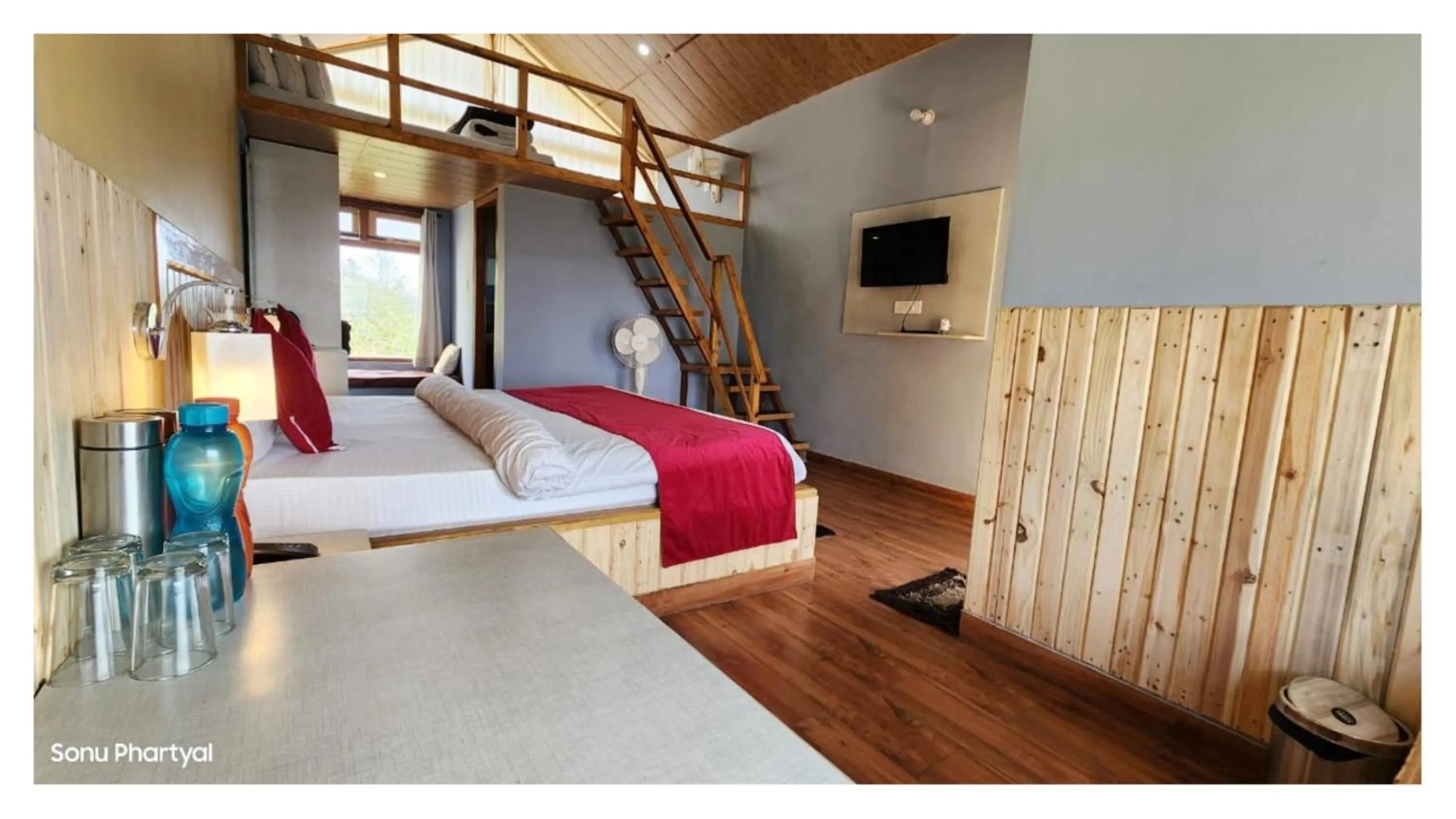 Bed in Hotel Hima-Aksh cottages In Sigri