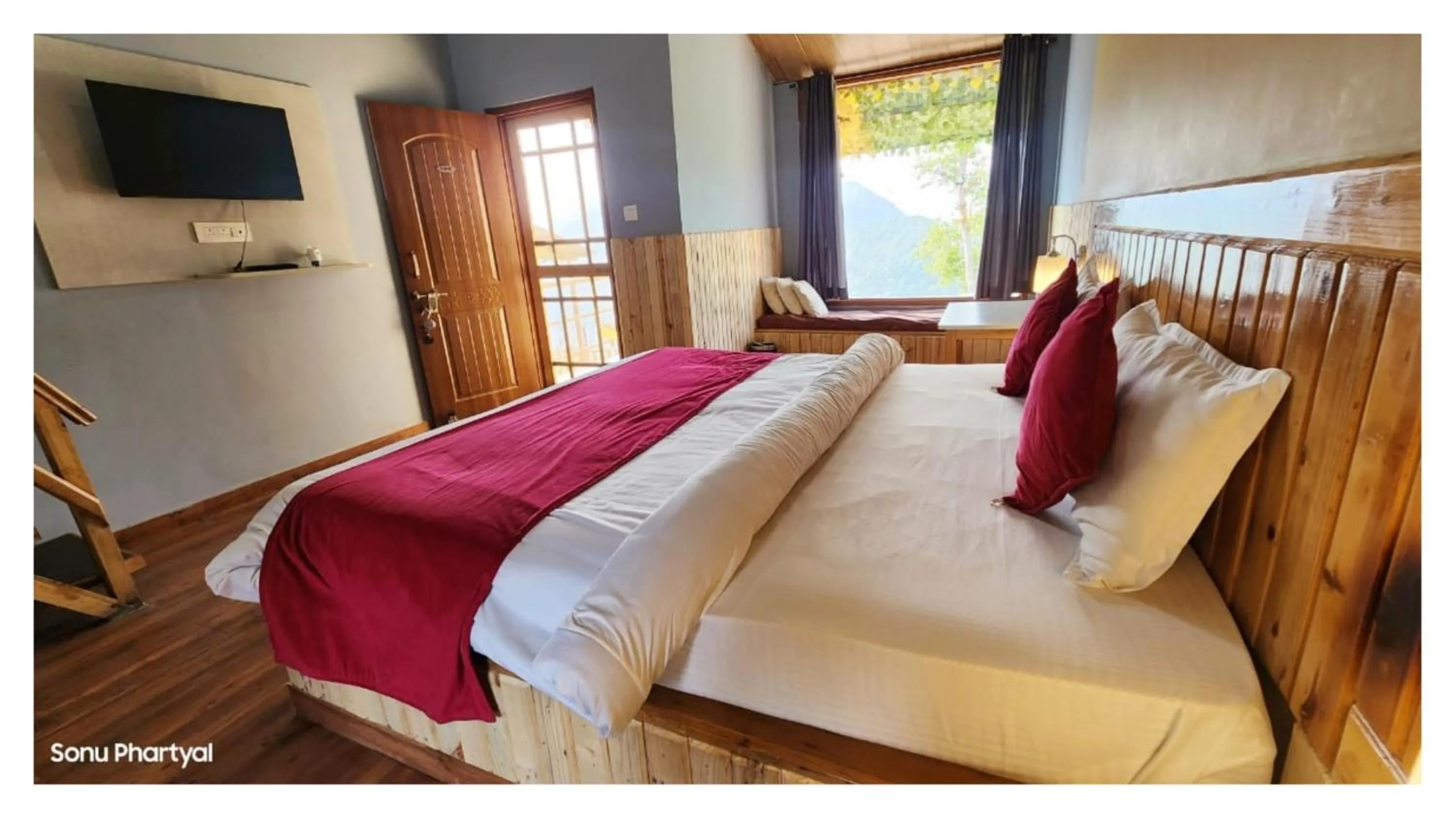 Bedroom, Bed in Hotel Hima-Aksh cottages In Sigri