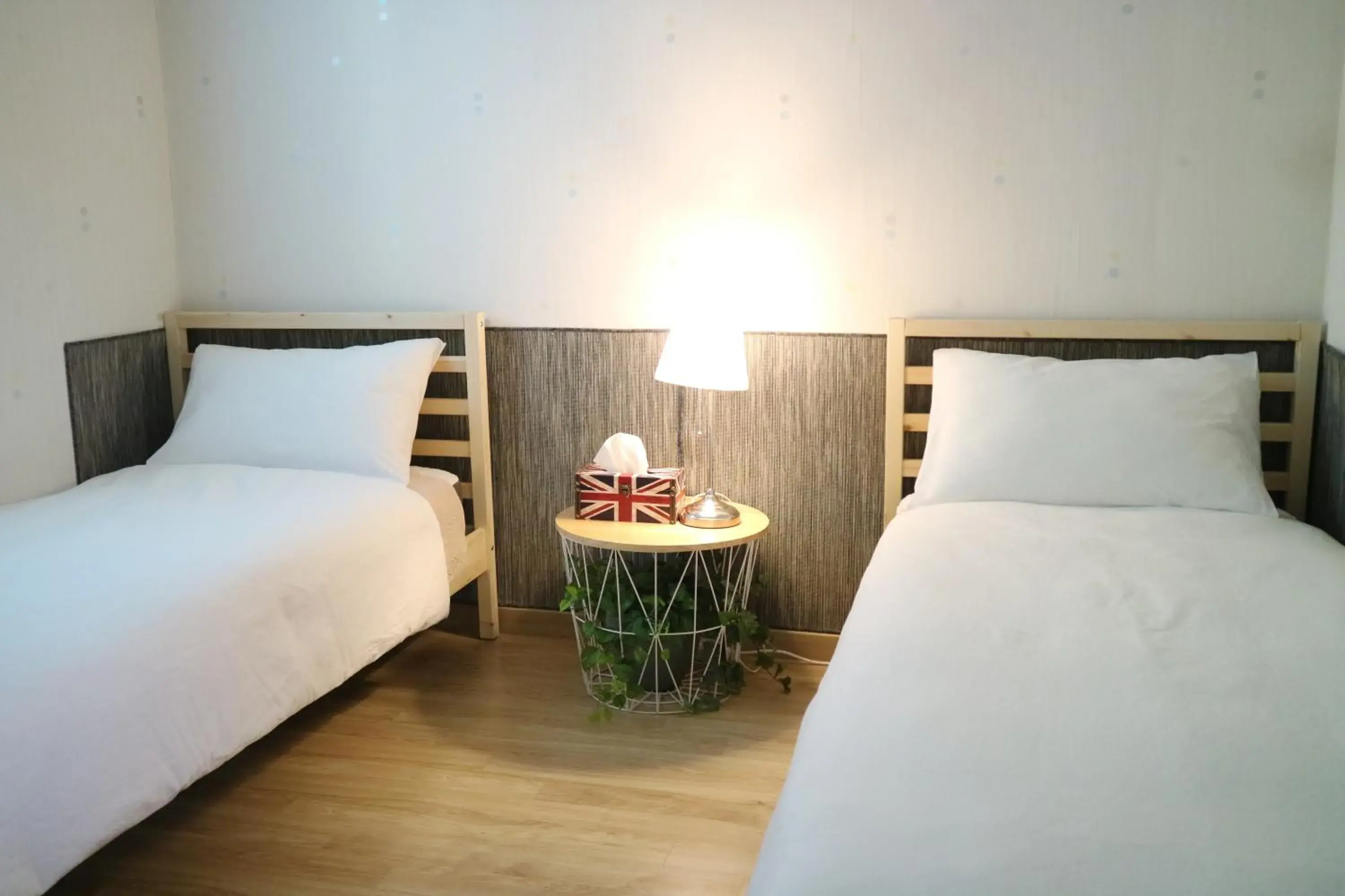 Twin Room with Private Bathroom in Mr. Kim Guesthouse Twin Room with Private Bathroom in Mr. Kim Guesthouse