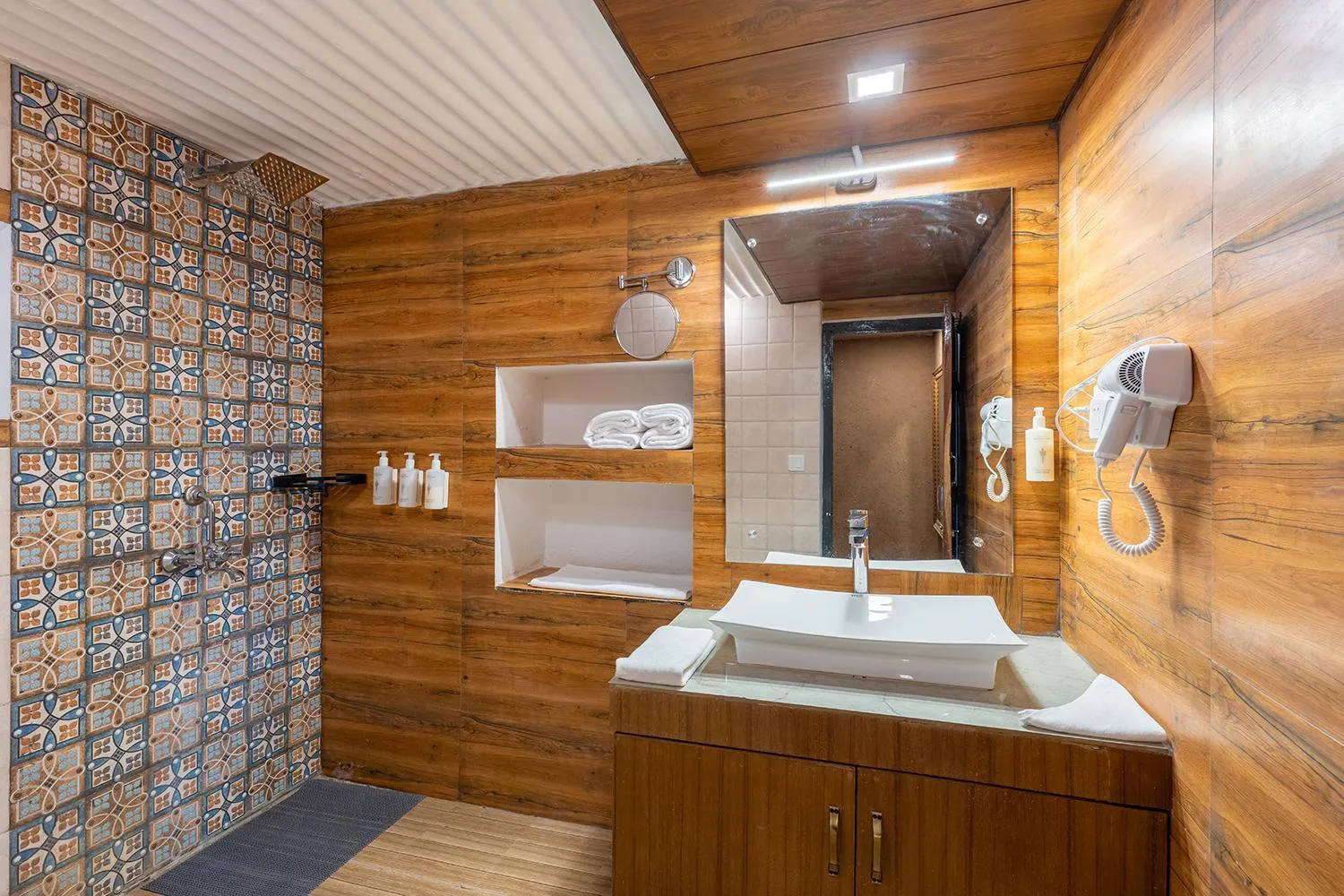 Bathroom in Maati Resort by The Lake Hill