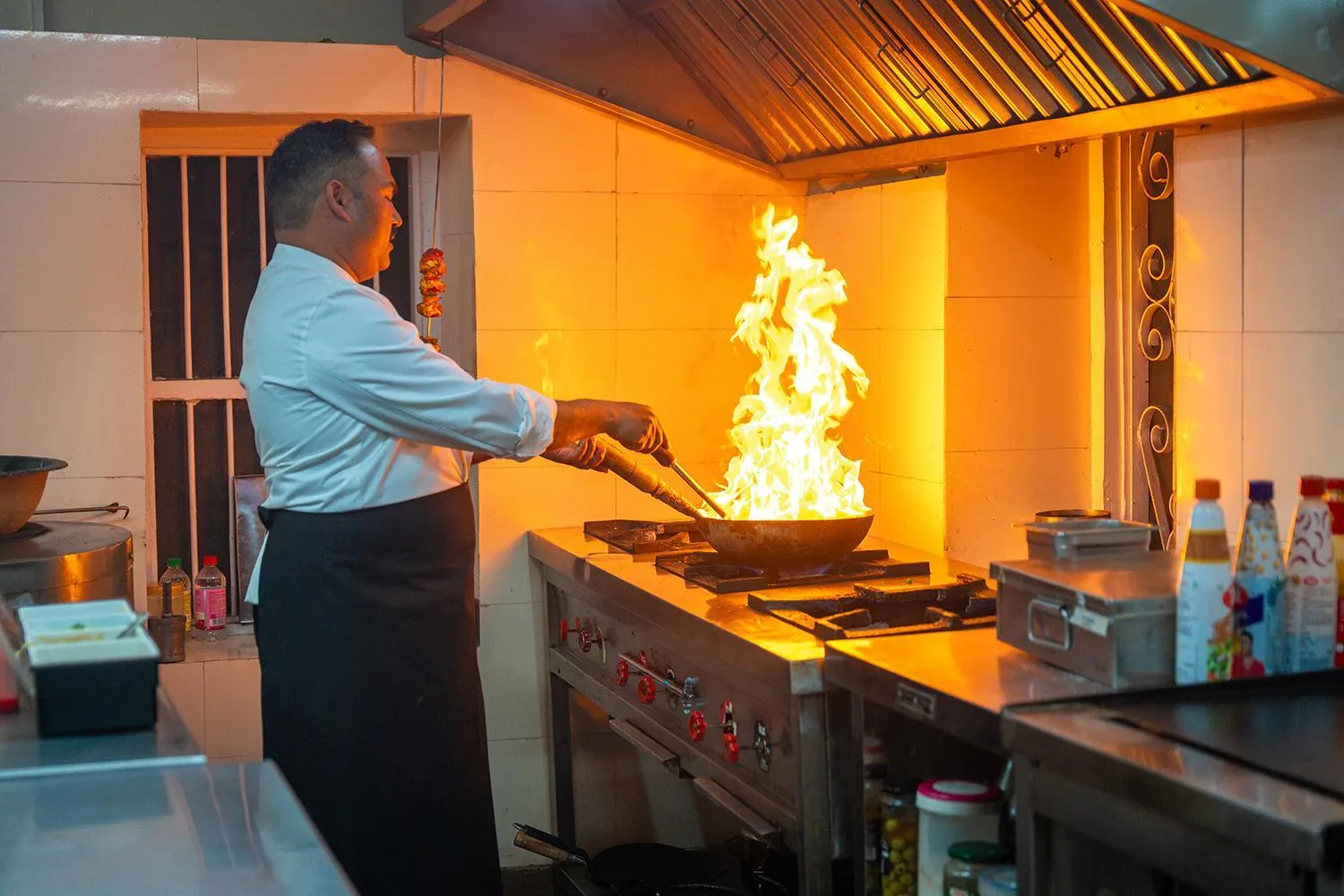 Restaurant/places to eat in Maati Resort by The Lake Hill