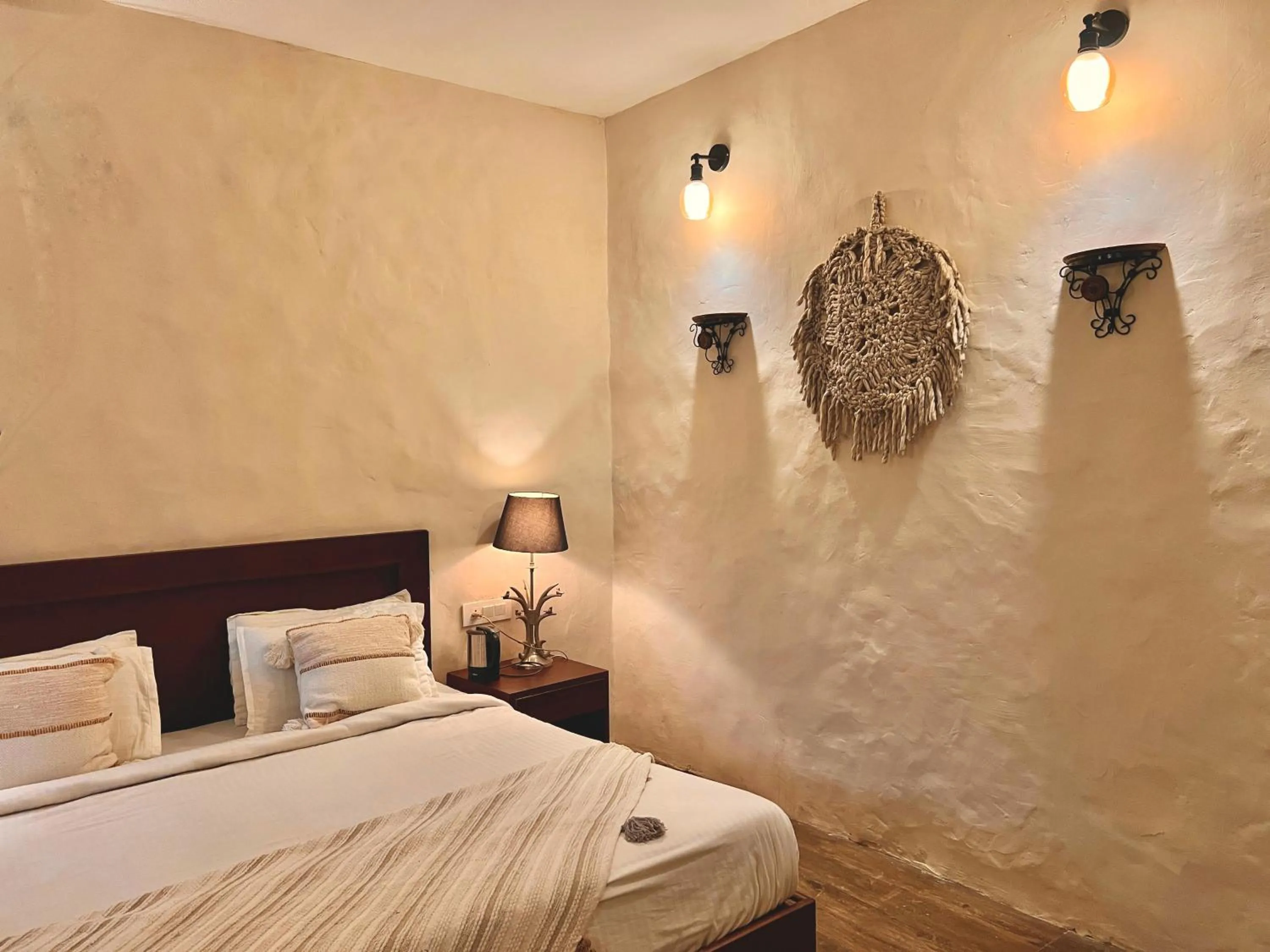 Photo of the whole room, Bed in Maati Resort by The Lake Hill