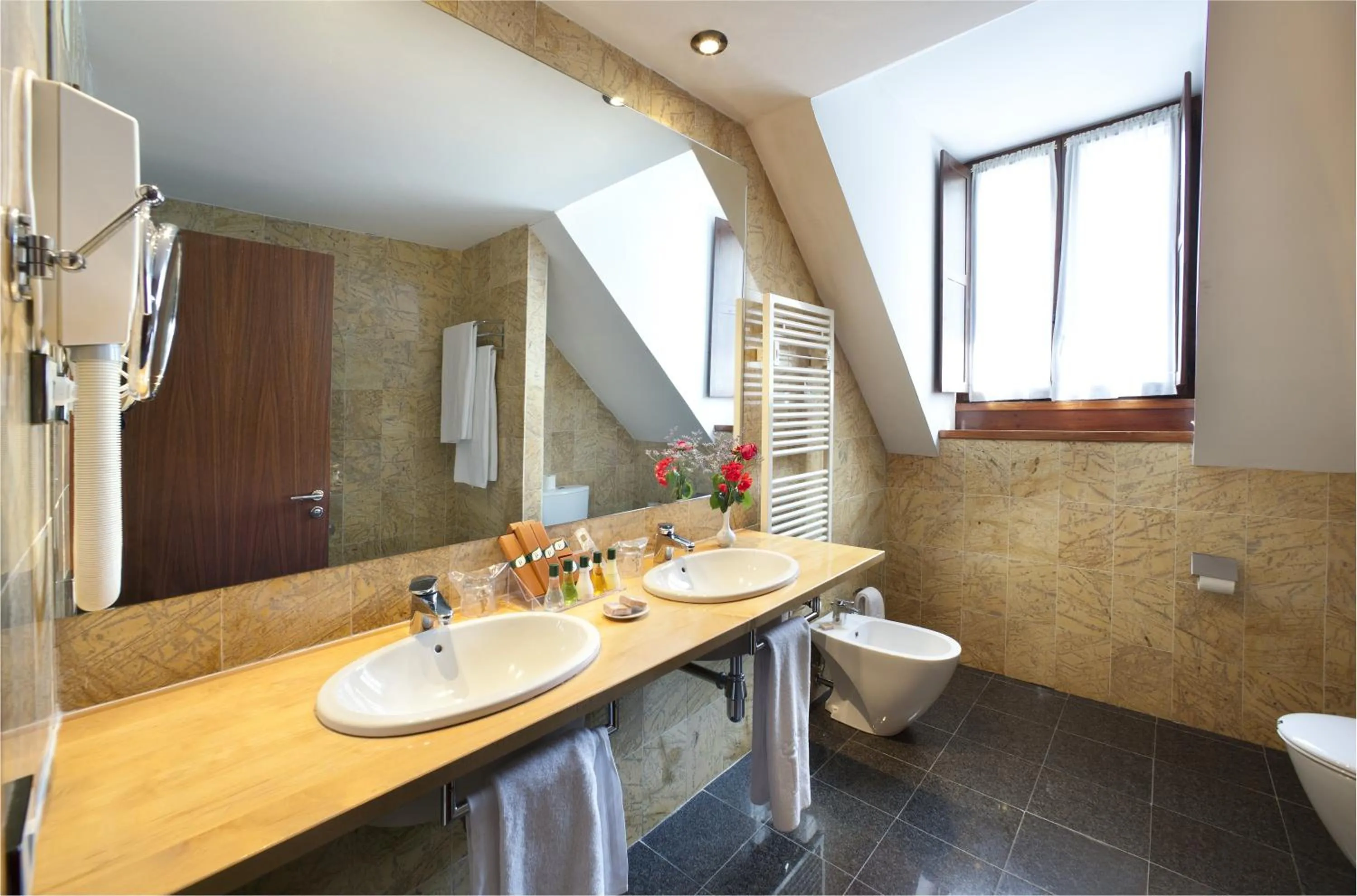 Toilet in Parador de Artíes