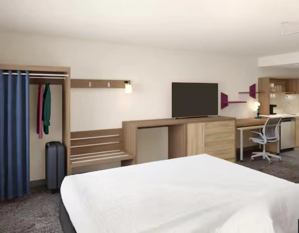 Bed in Home2 Suites By Hilton Lebanon