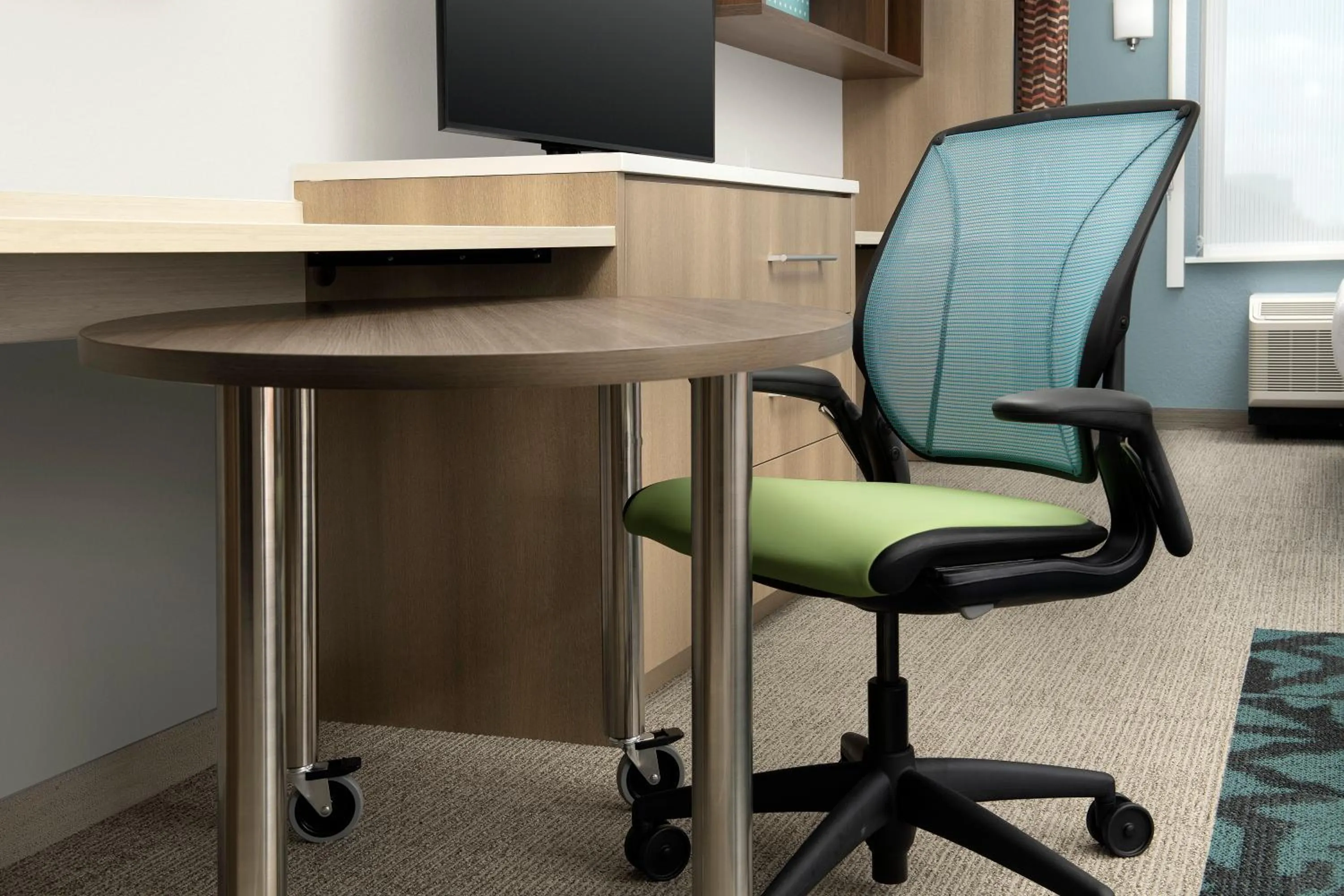 Dining area in Home2 Suites By Hilton Weston Ft. Lauderdale