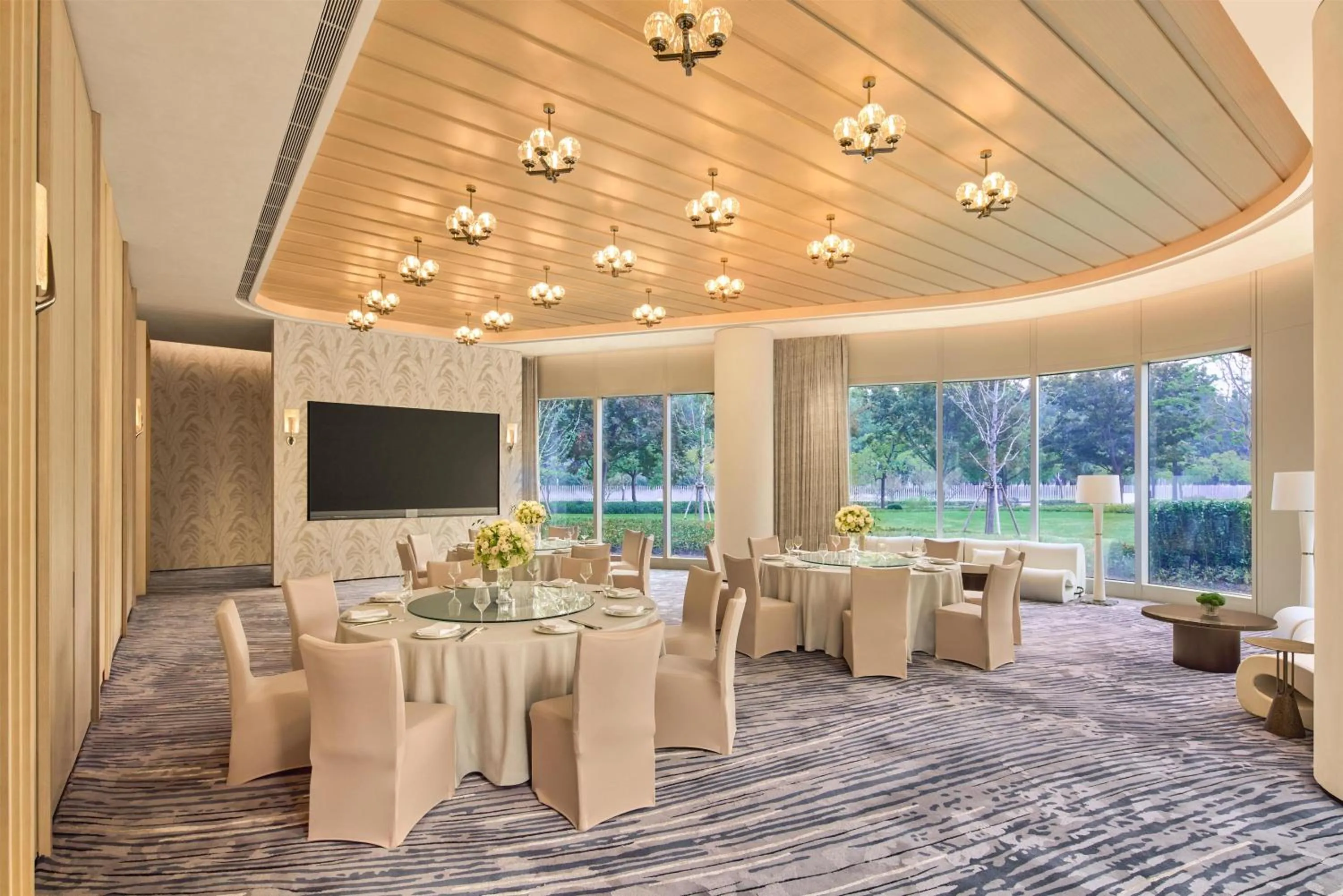 Meeting/conference room in Waldorf Astoria Shanghai Qiantan