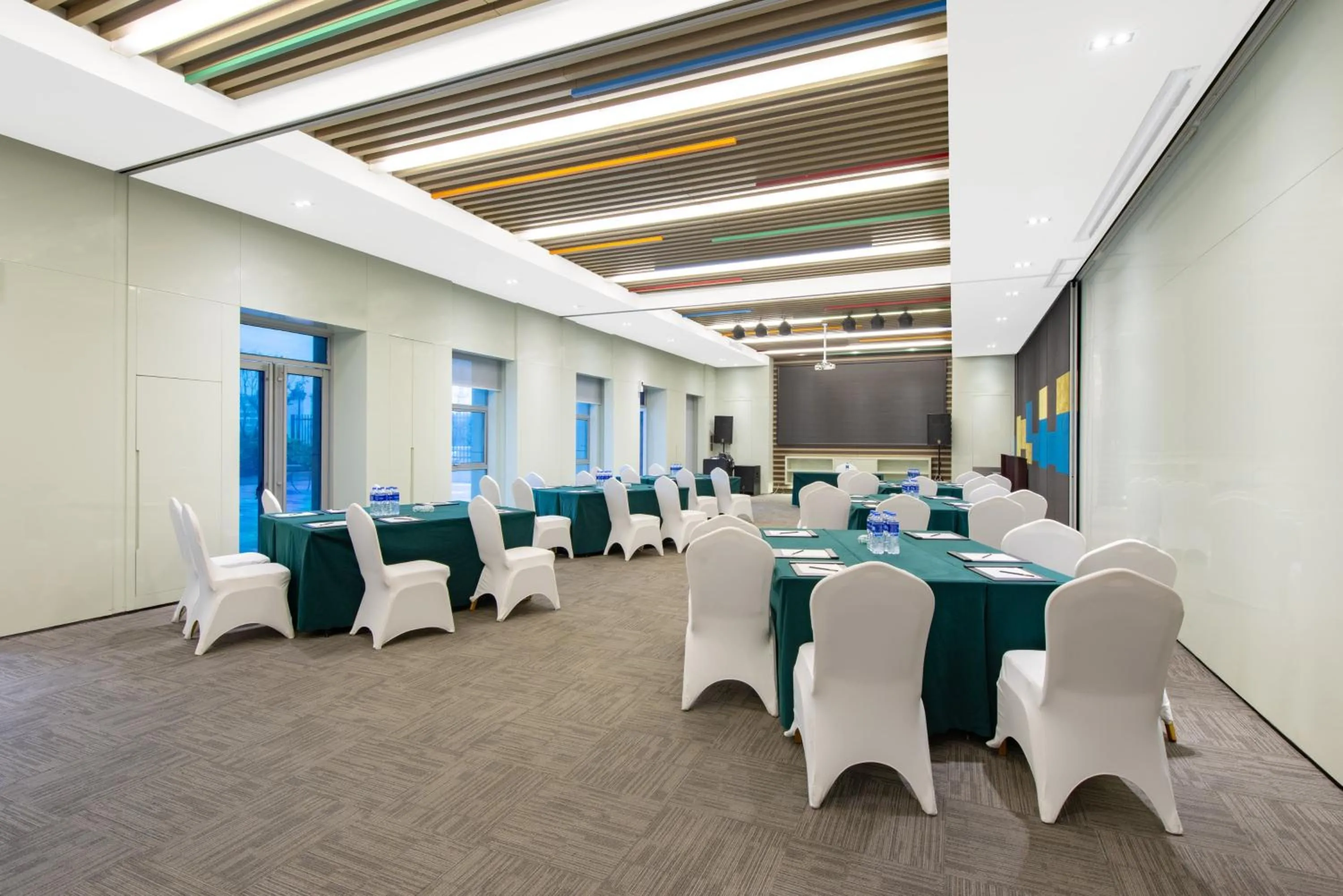 Meeting/conference room in Holiday Inn Express Changzhou Lanling by IHG