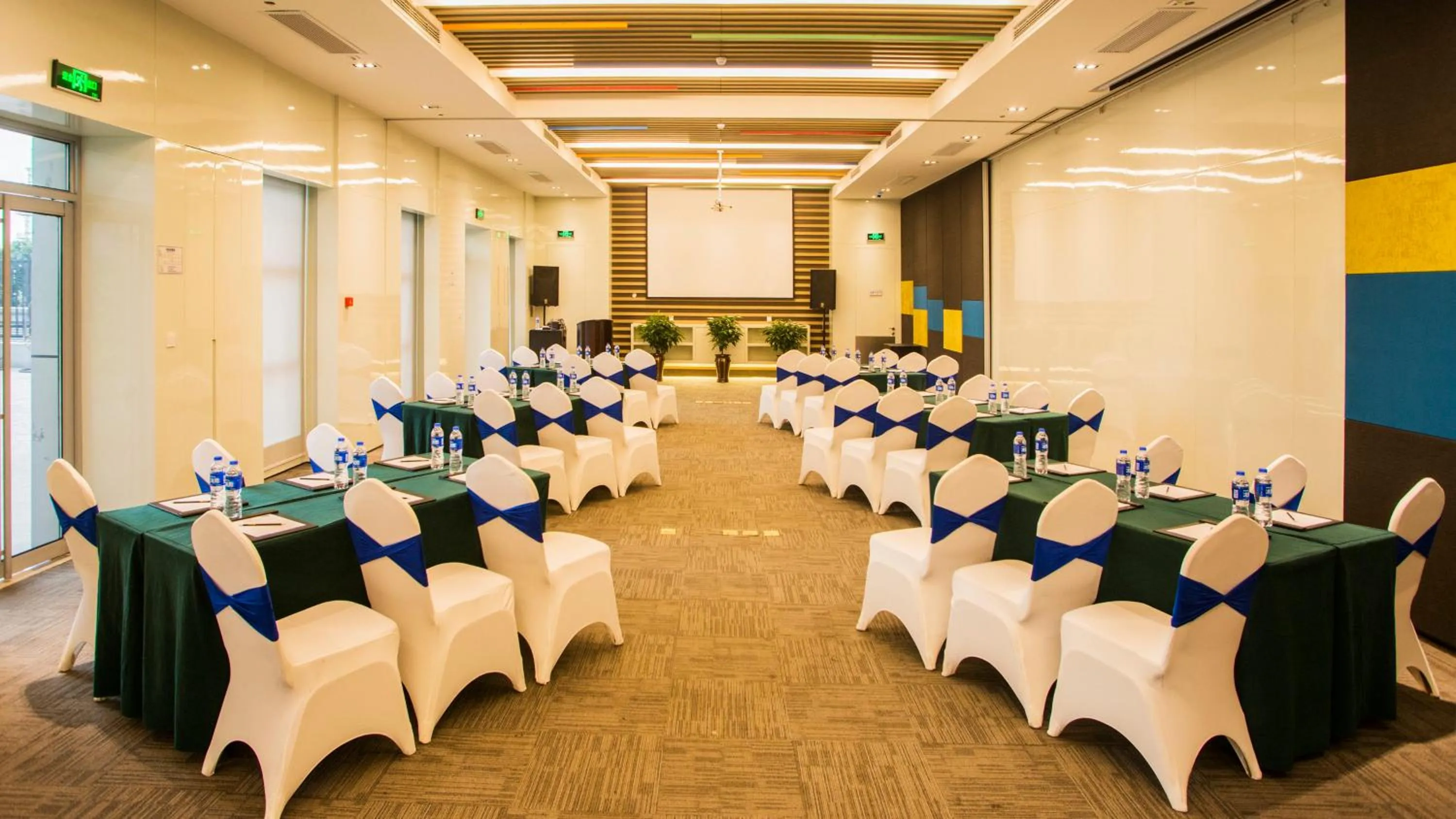 Meeting/conference room in Holiday Inn Express Changzhou Lanling by IHG