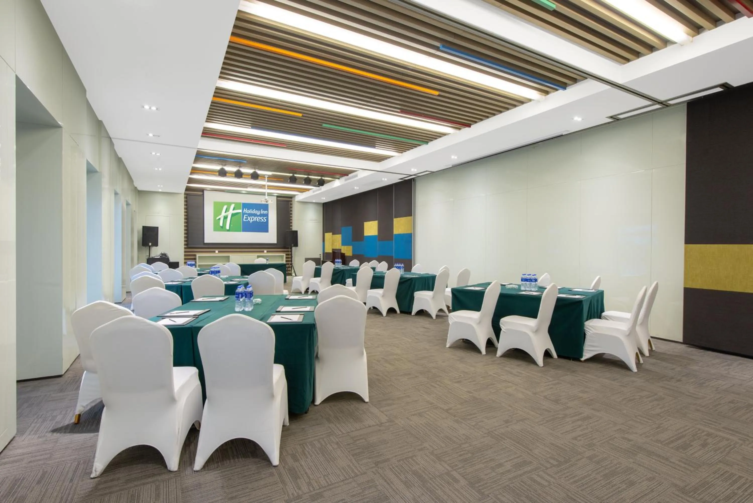 Meeting/conference room in Holiday Inn Express Changzhou Lanling by IHG