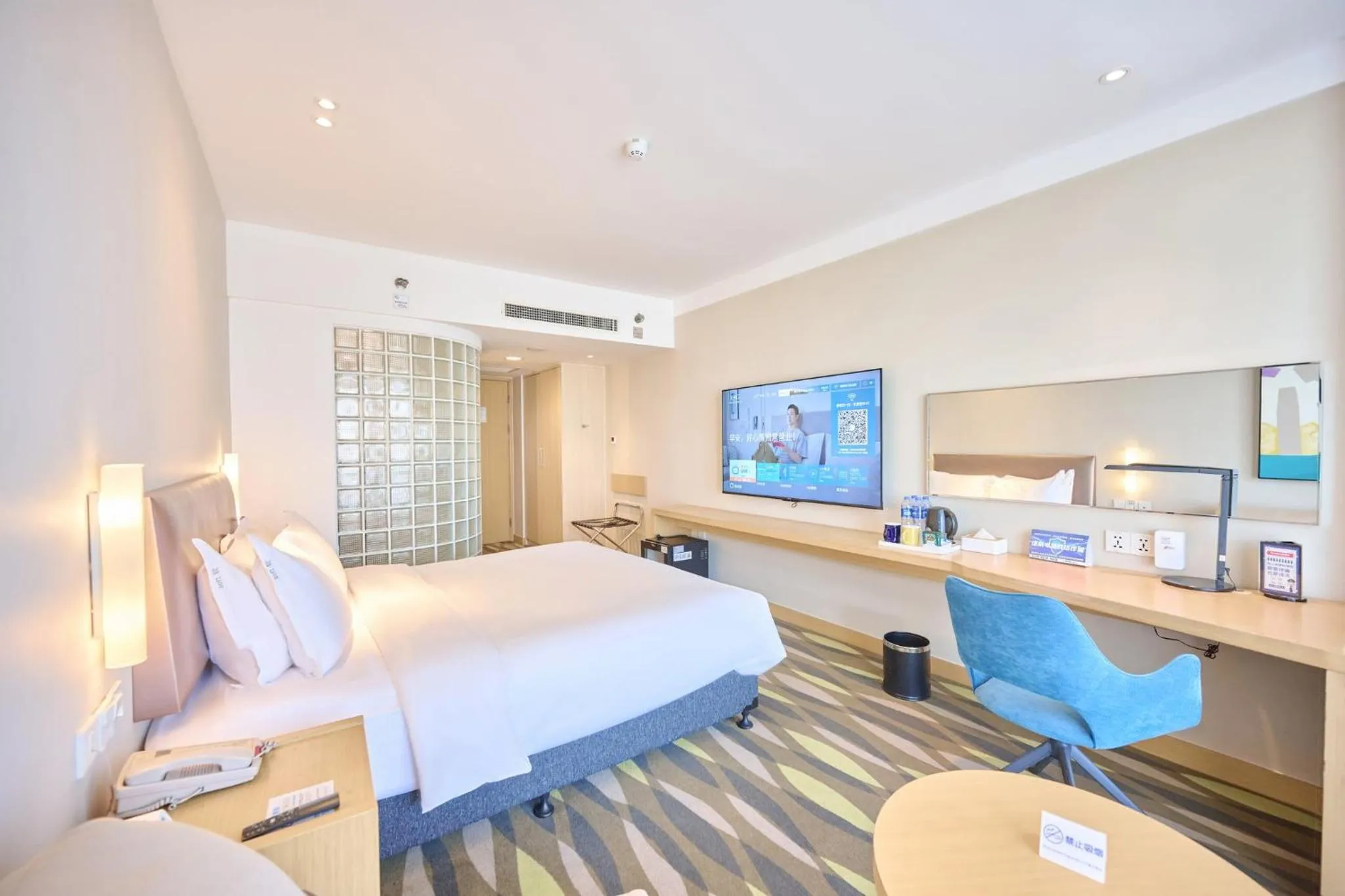 Photo of the whole room, Bed in Holiday Inn Express Changzhou Lanling by IHG