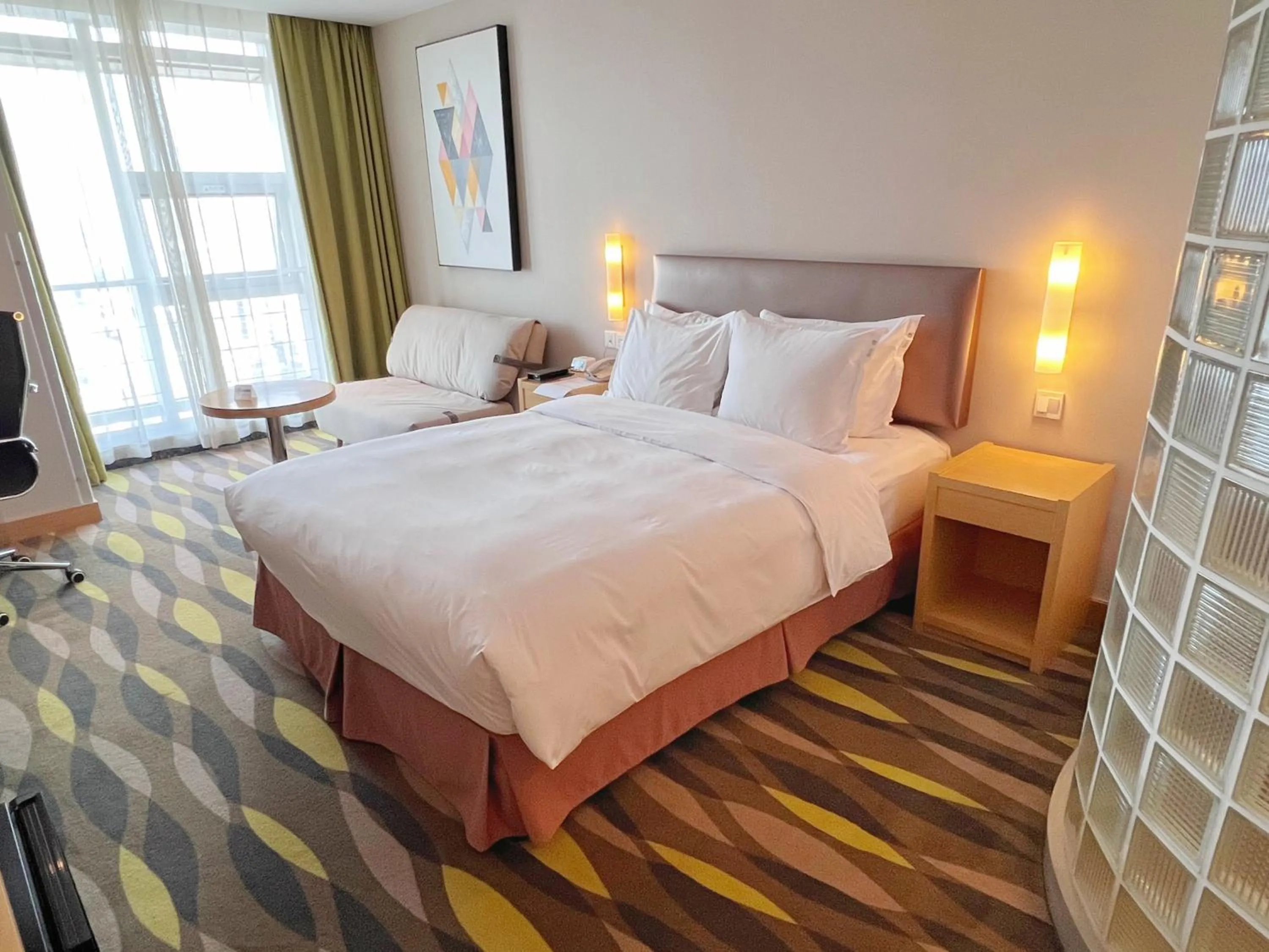 Photo of the whole room, Bed in Holiday Inn Express Changzhou Lanling by IHG