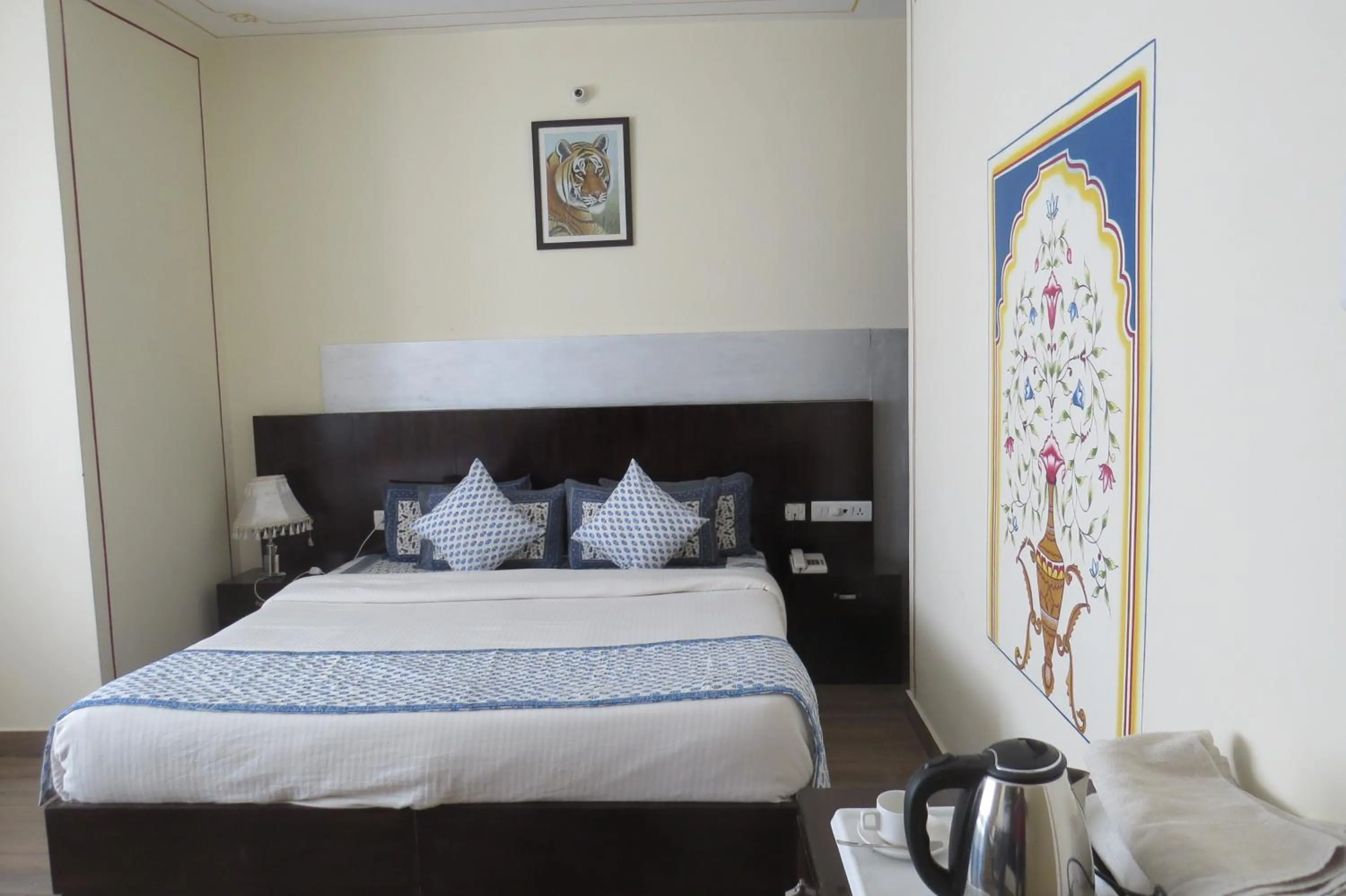 Bed in Rajputana Heritage