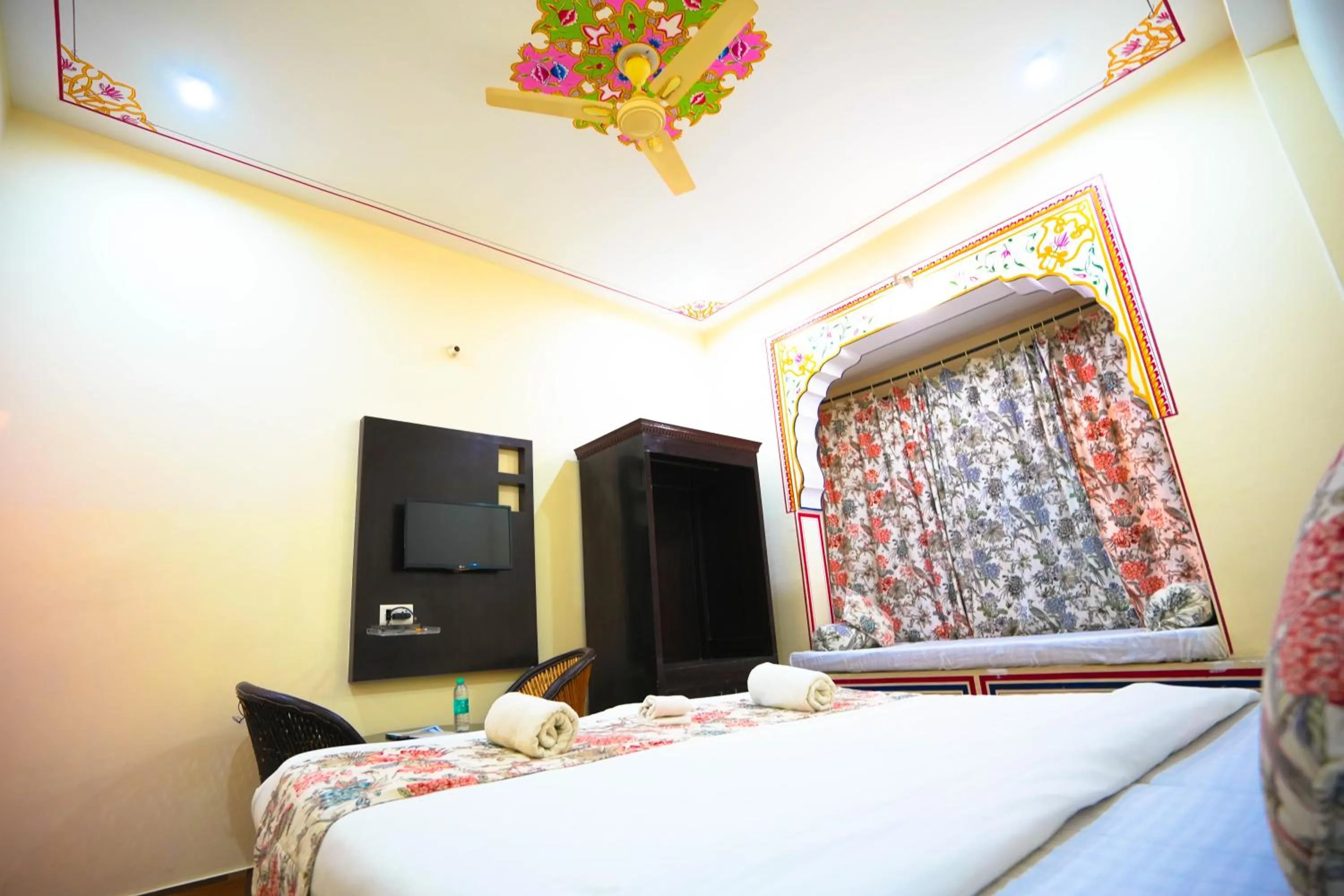 Bed in Rajputana Heritage