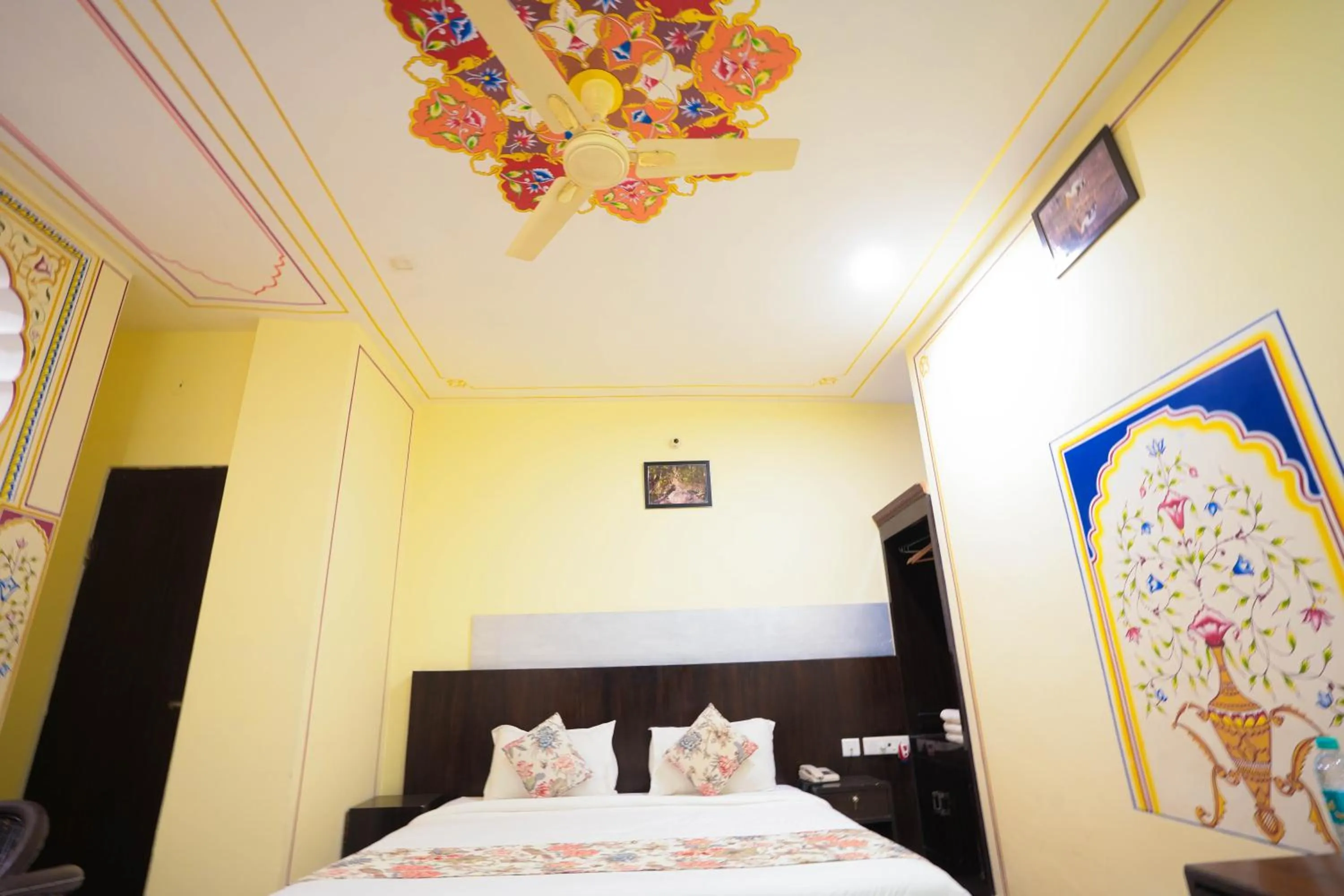 Bed in Rajputana Heritage