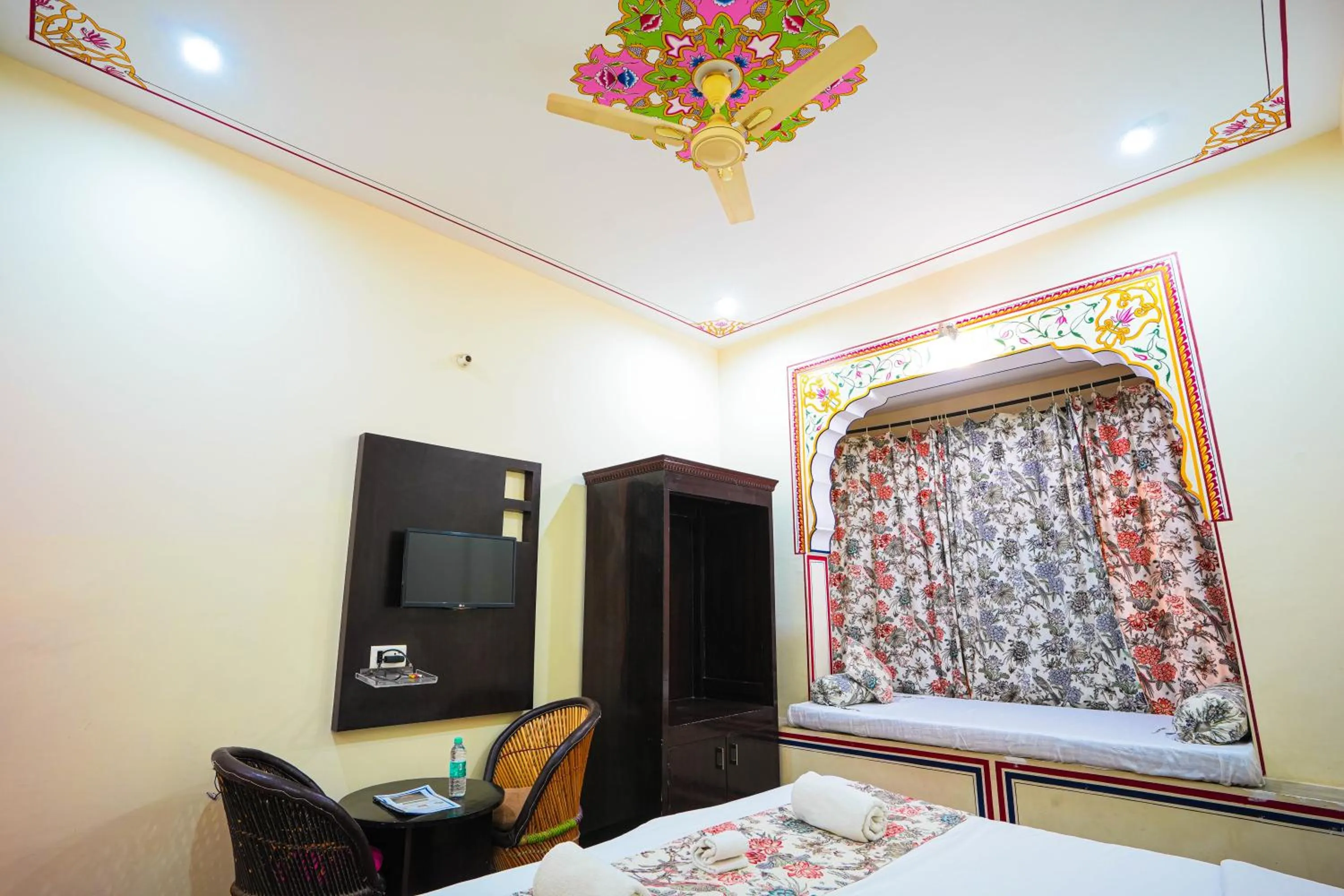 Bed in Rajputana Heritage