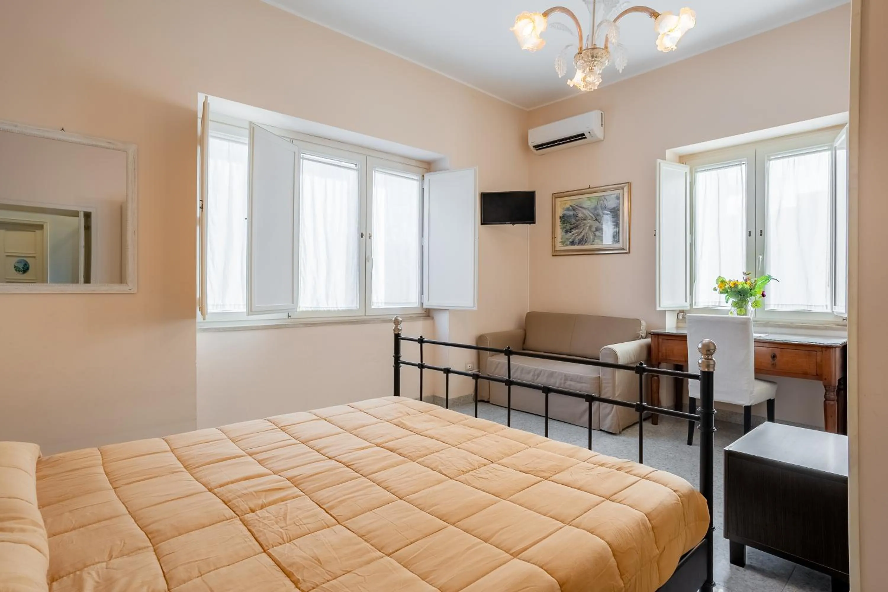 TV and multimedia, Bed in B&B Cumpari Turiddu