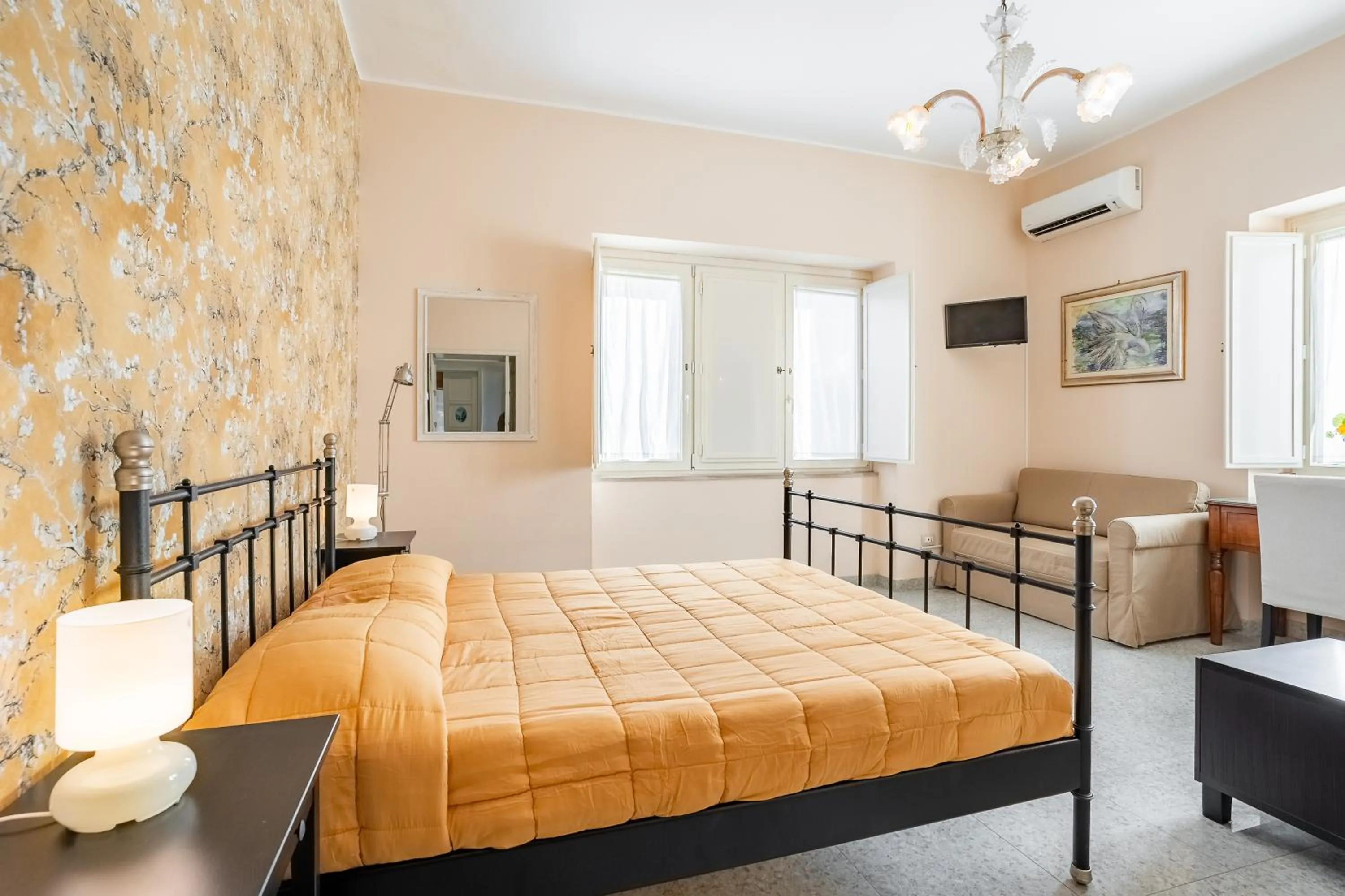 TV and multimedia, Bed in B&B Cumpari Turiddu