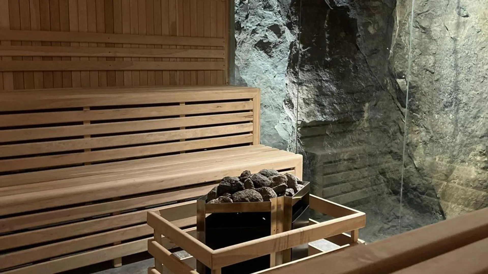 Swimming pool in Radisson Blu Bariloche