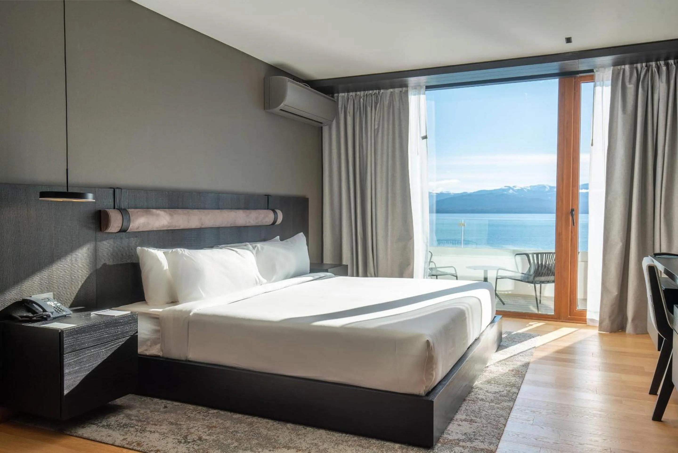 Bedroom, Bed in Radisson Blu Bariloche