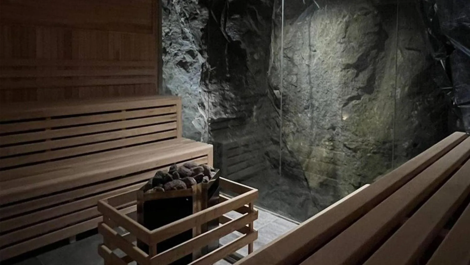 Swimming pool in Radisson Blu Bariloche