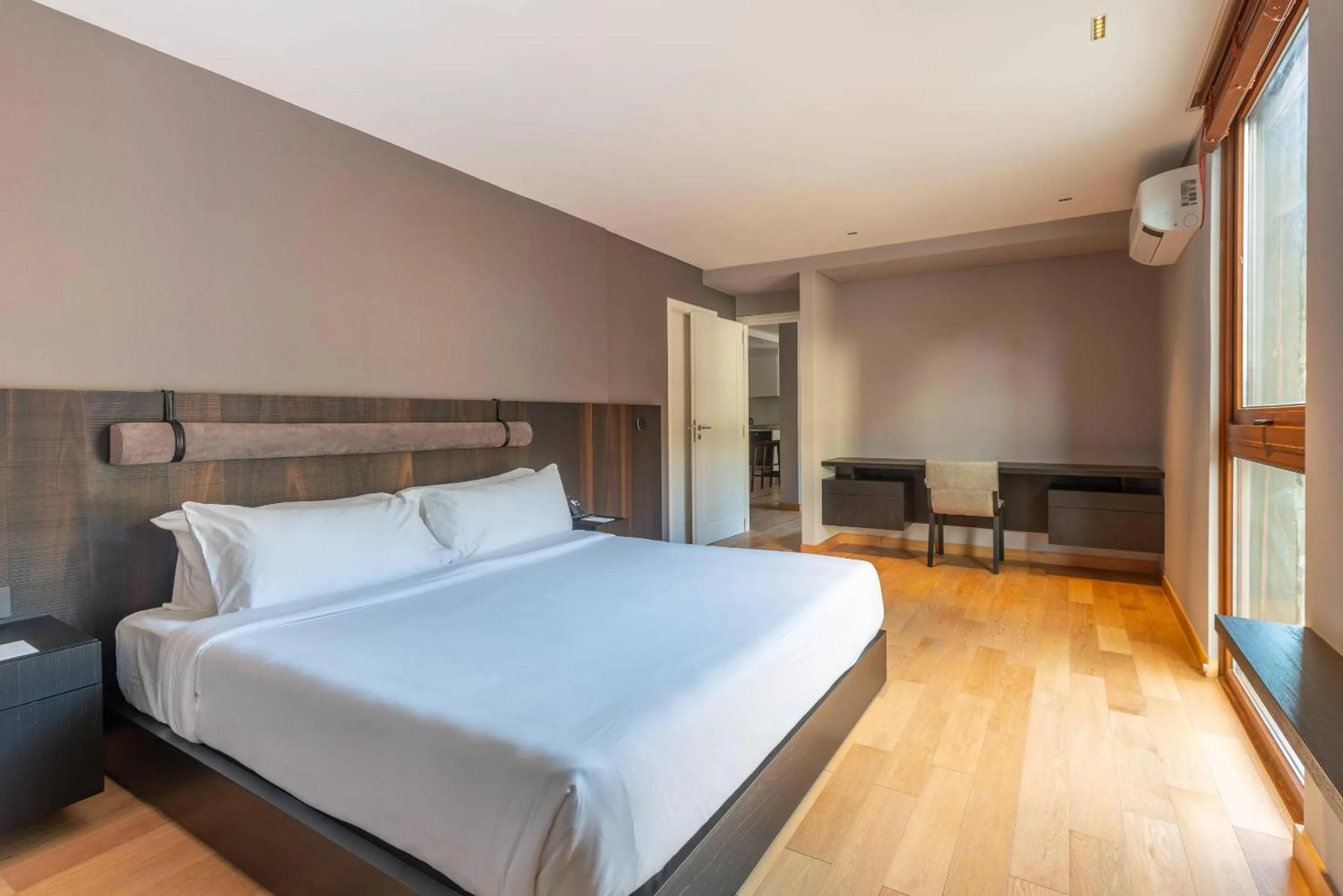 Bedroom, Bed in Radisson Blu Bariloche