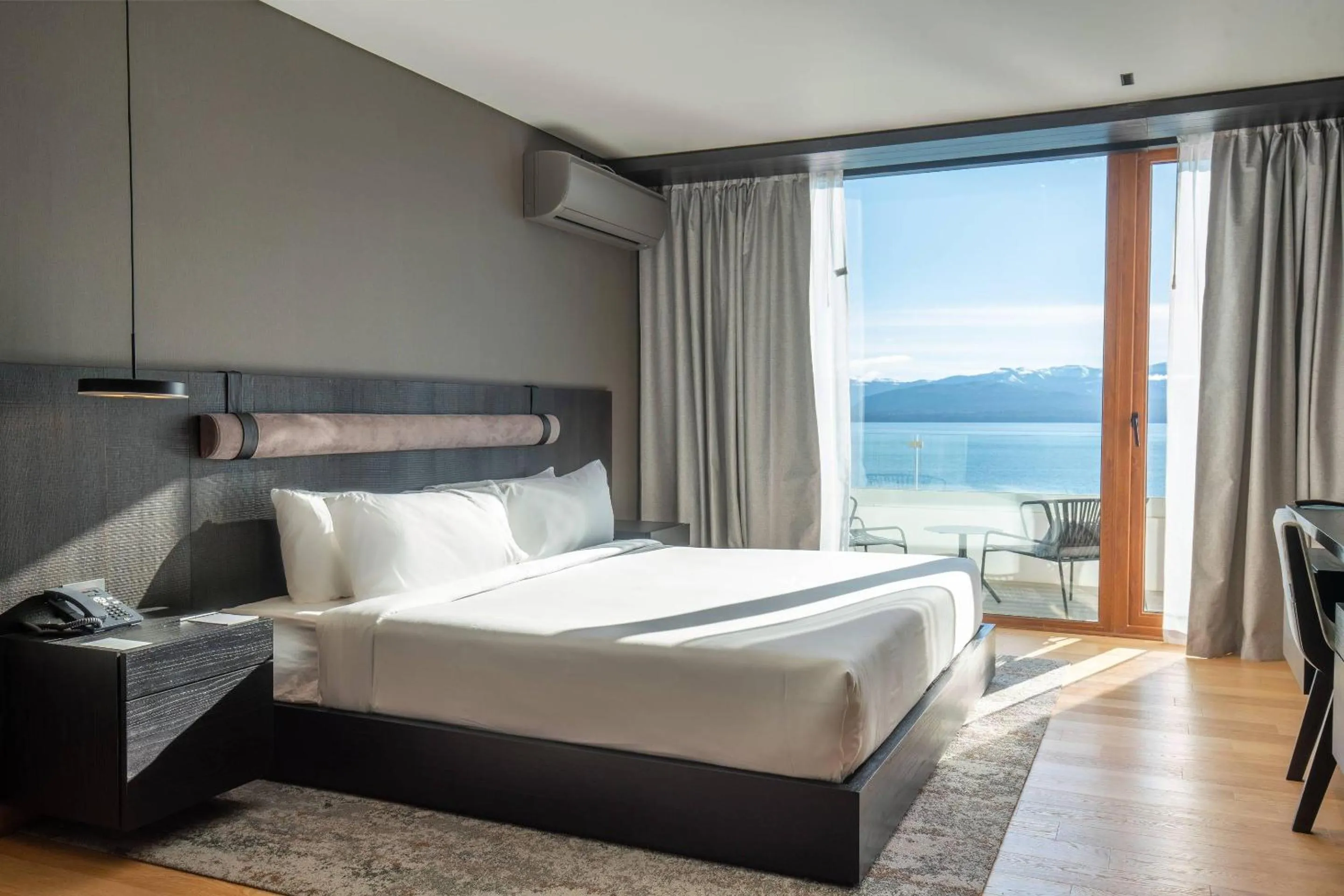 Bedroom, Bed in Radisson Blu Bariloche