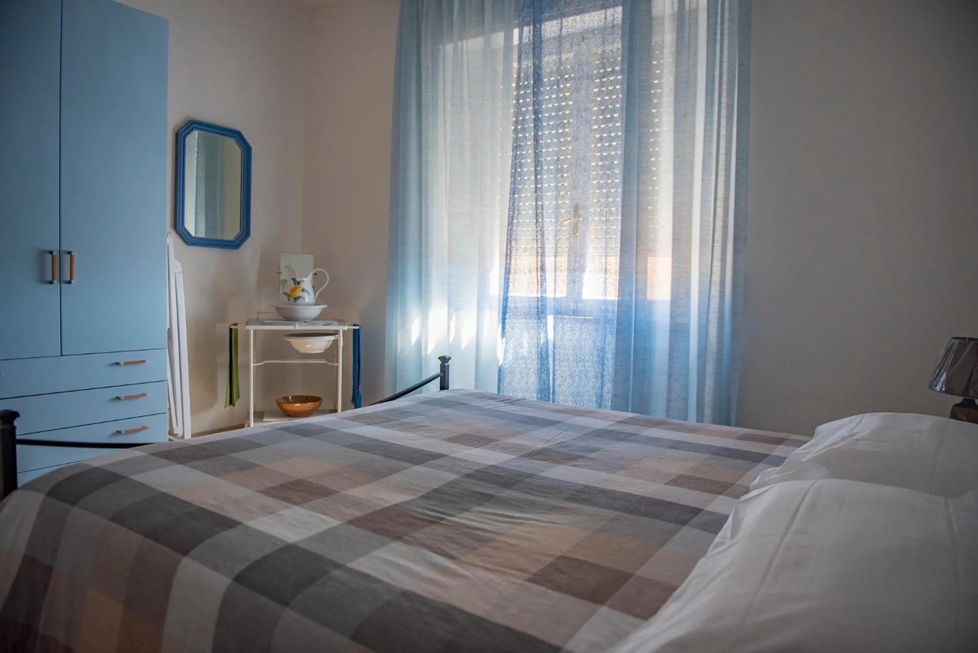 Photo of the whole room, Bed in Cav Costa degli Etruschi