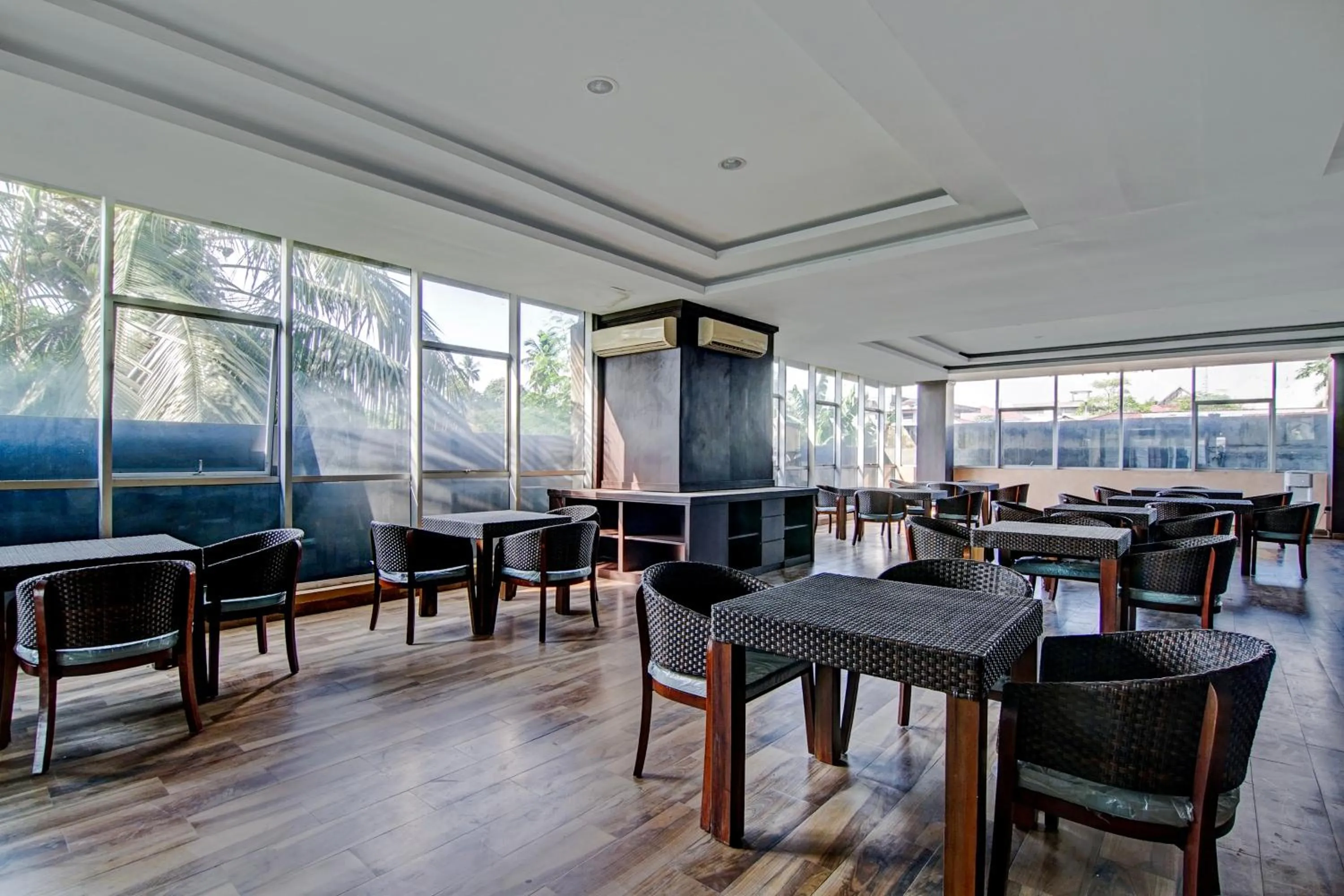 Lobby or reception in Townhouse Oak Pekanbaru near Mall Pekanbaru formerly Hotel Grand Sahara